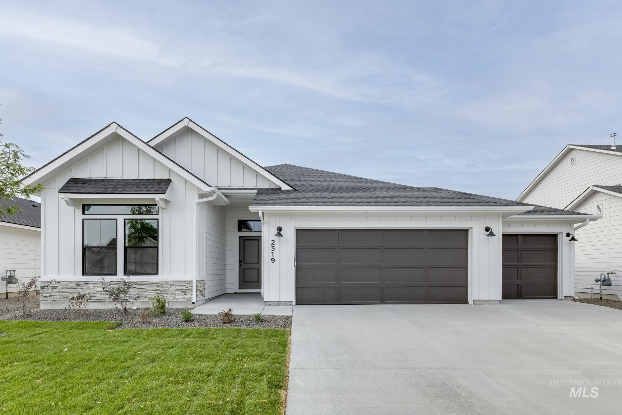 2319 W Opalite Dr Property Photo 1