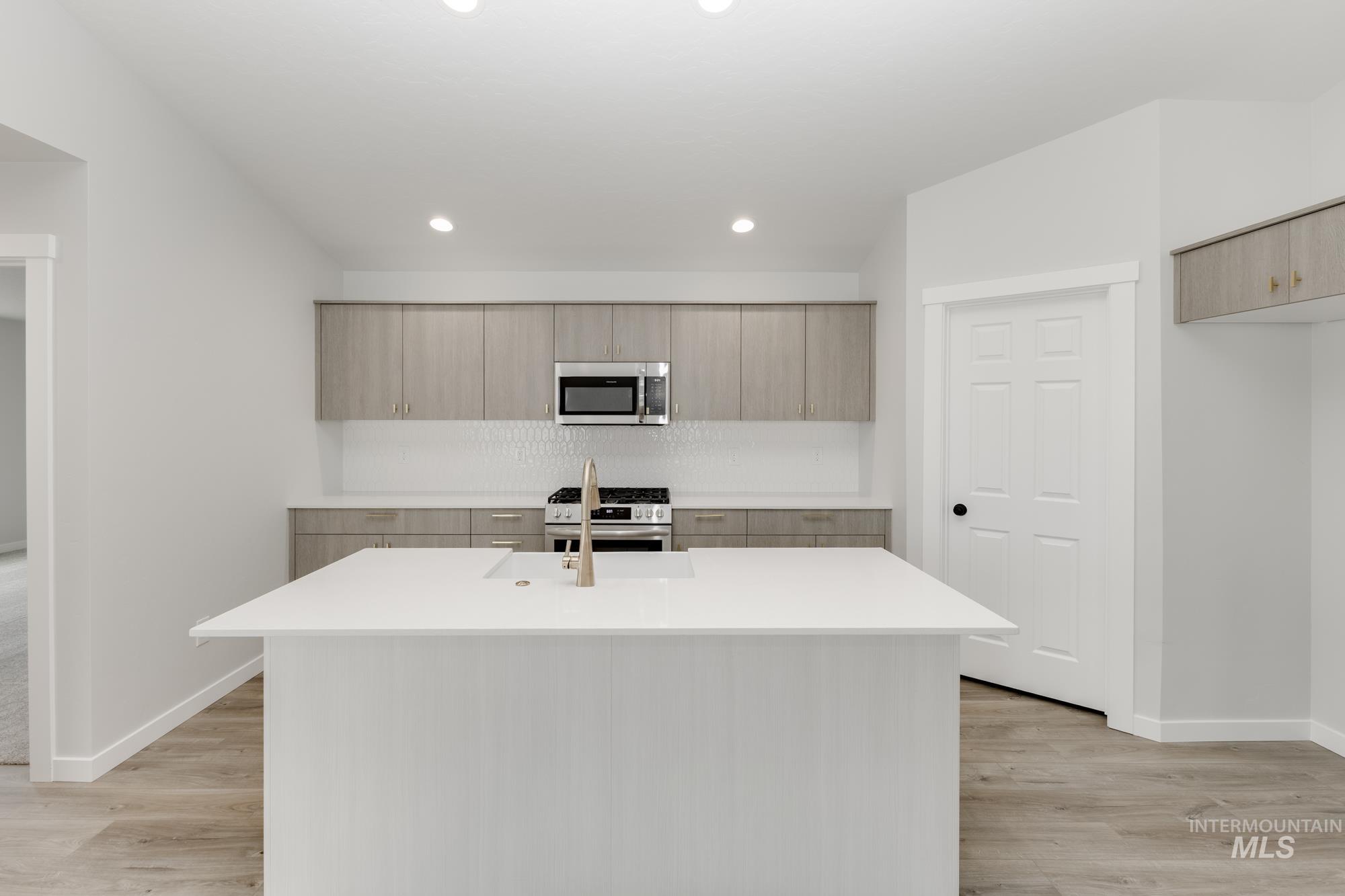 2319 W Opalite Dr Property Photo 4