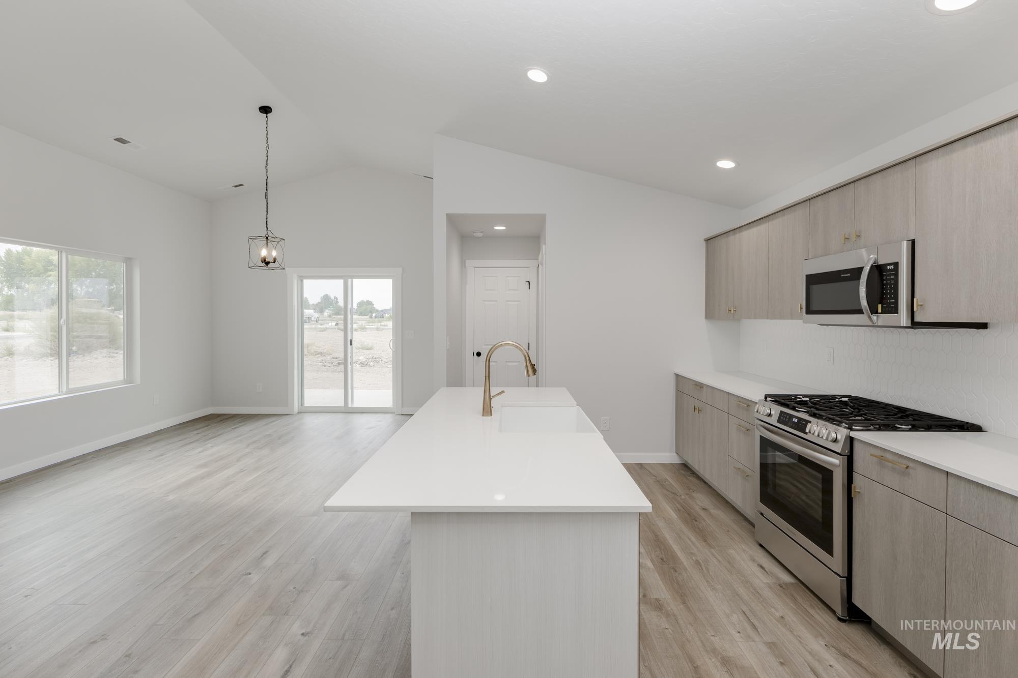 2319 W Opalite Dr Property Photo 5