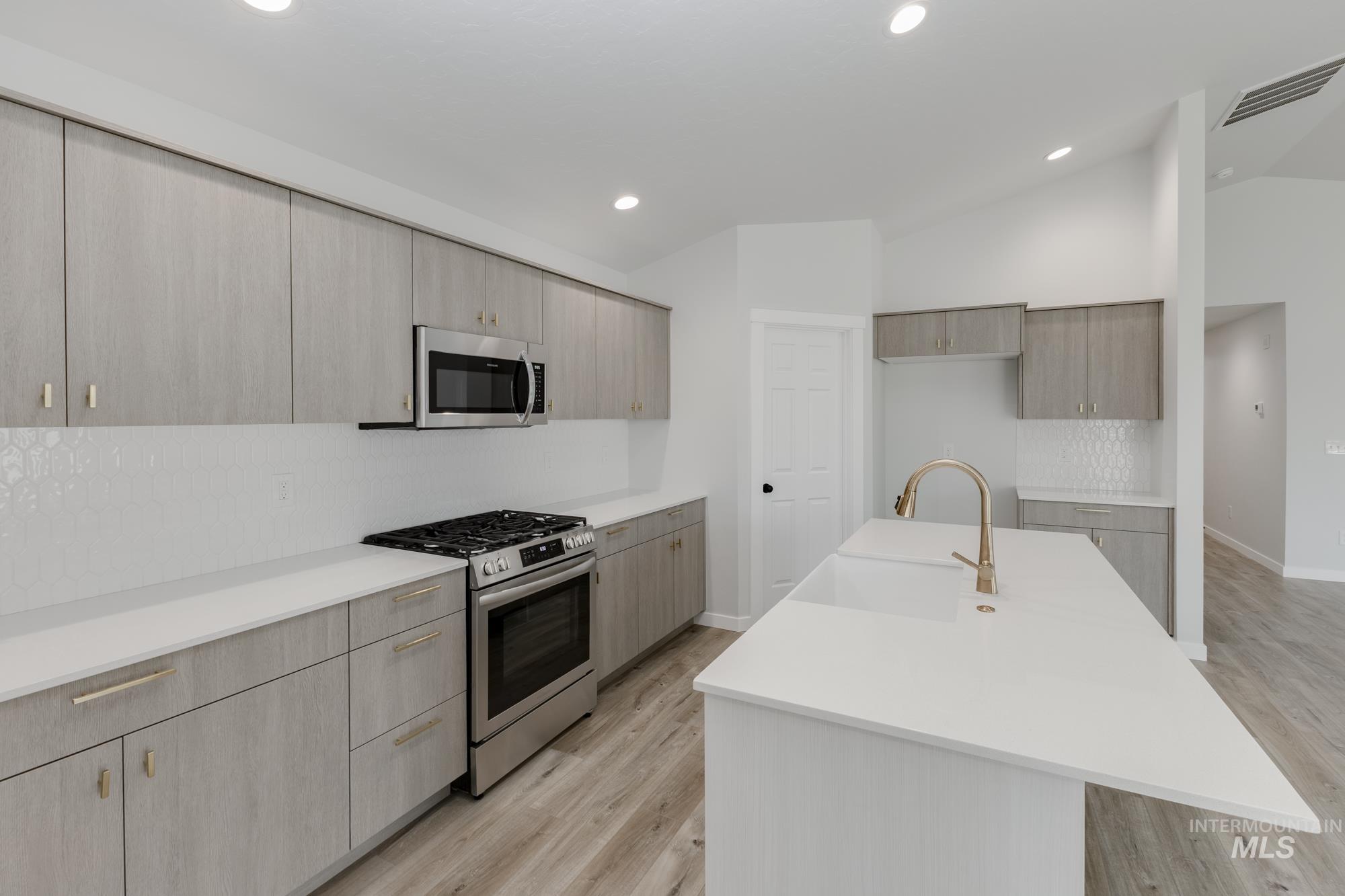 2319 W Opalite Dr Property Photo 6