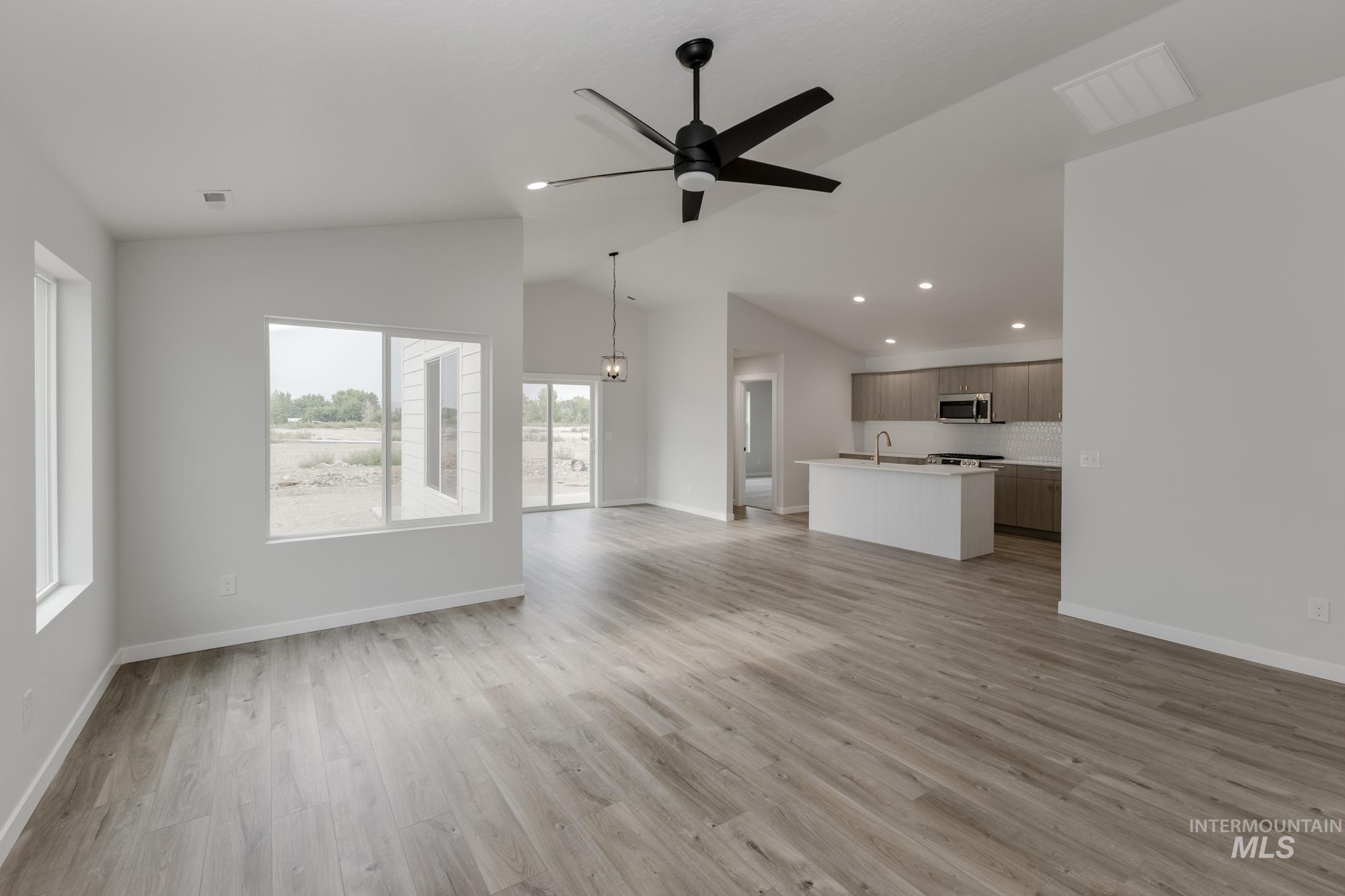 2319 W Opalite Dr Property Photo 8