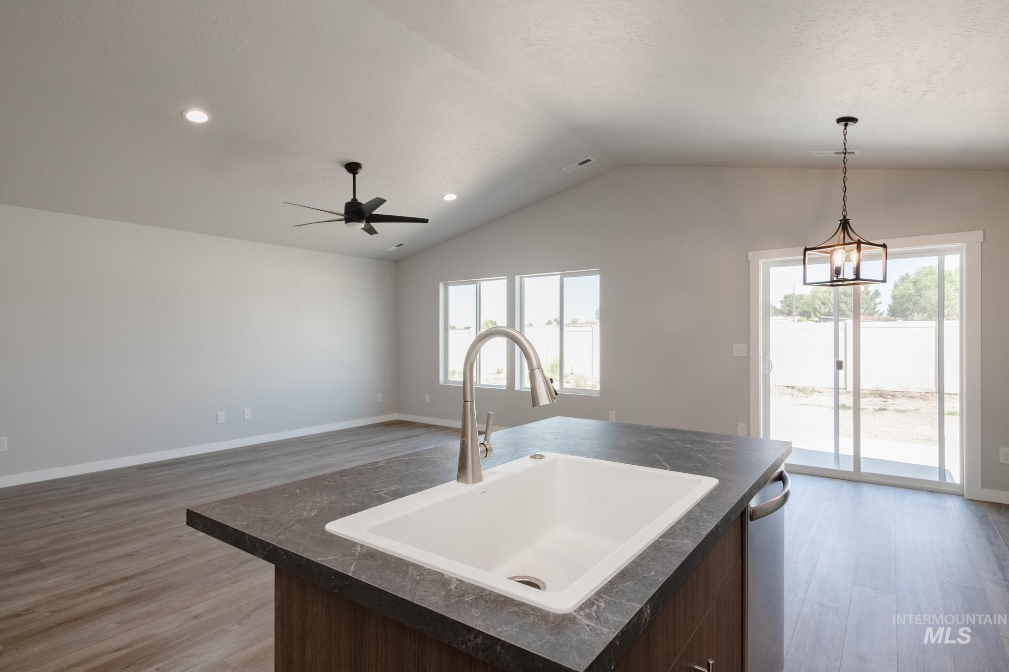 3408 W Morere Dr Property Photo 4