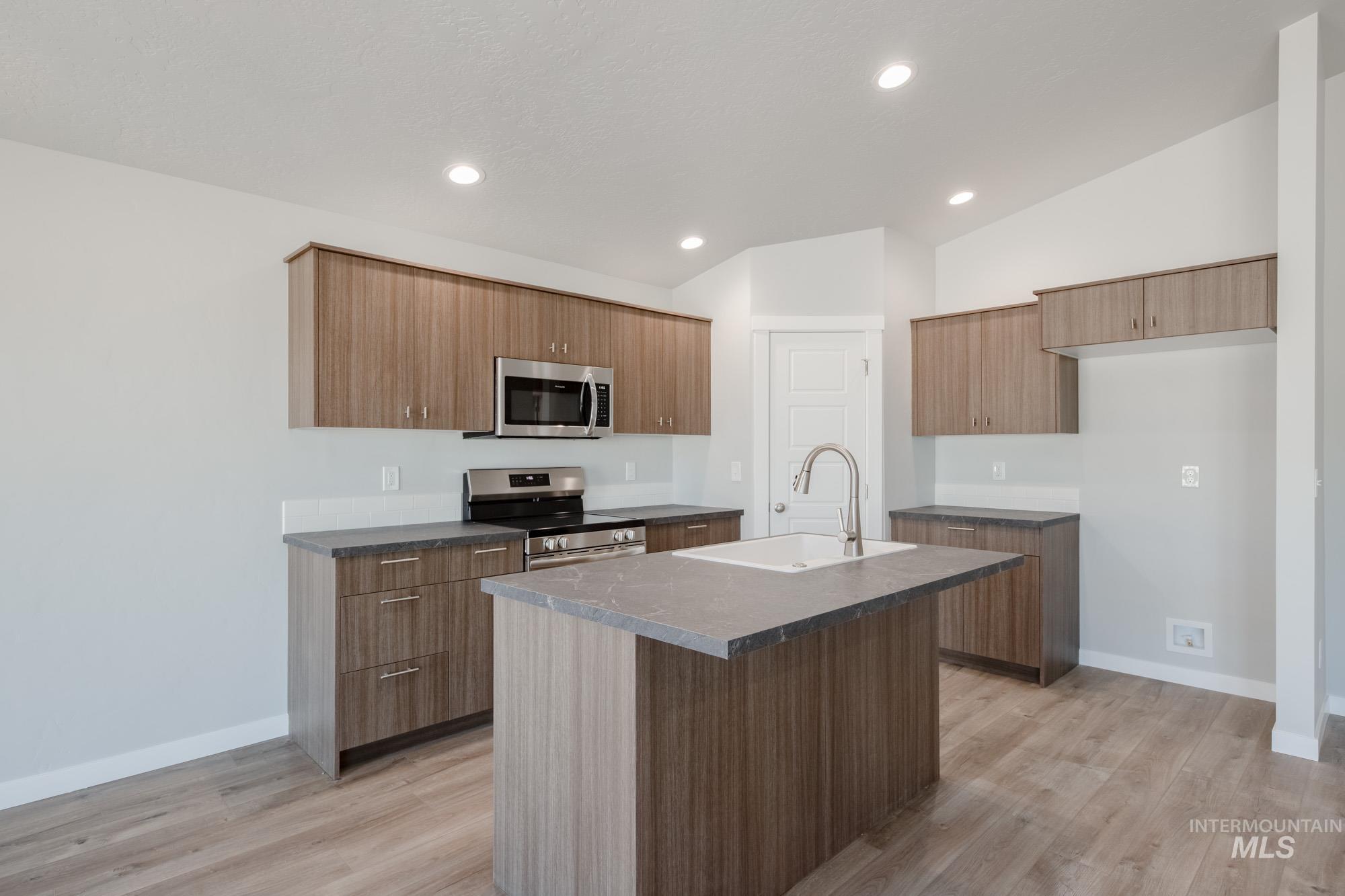 3408 W Morere Dr Property Photo 8