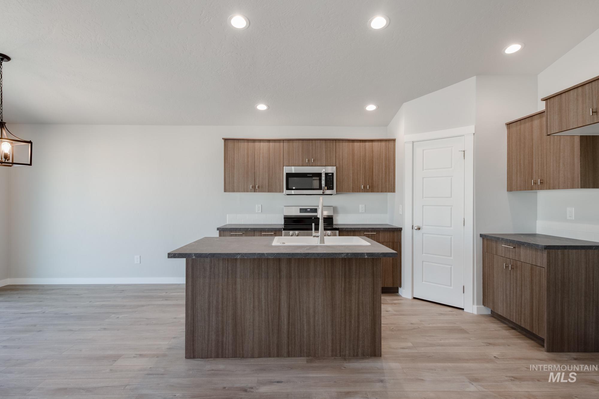 3408 W Morere Dr Property Photo 10