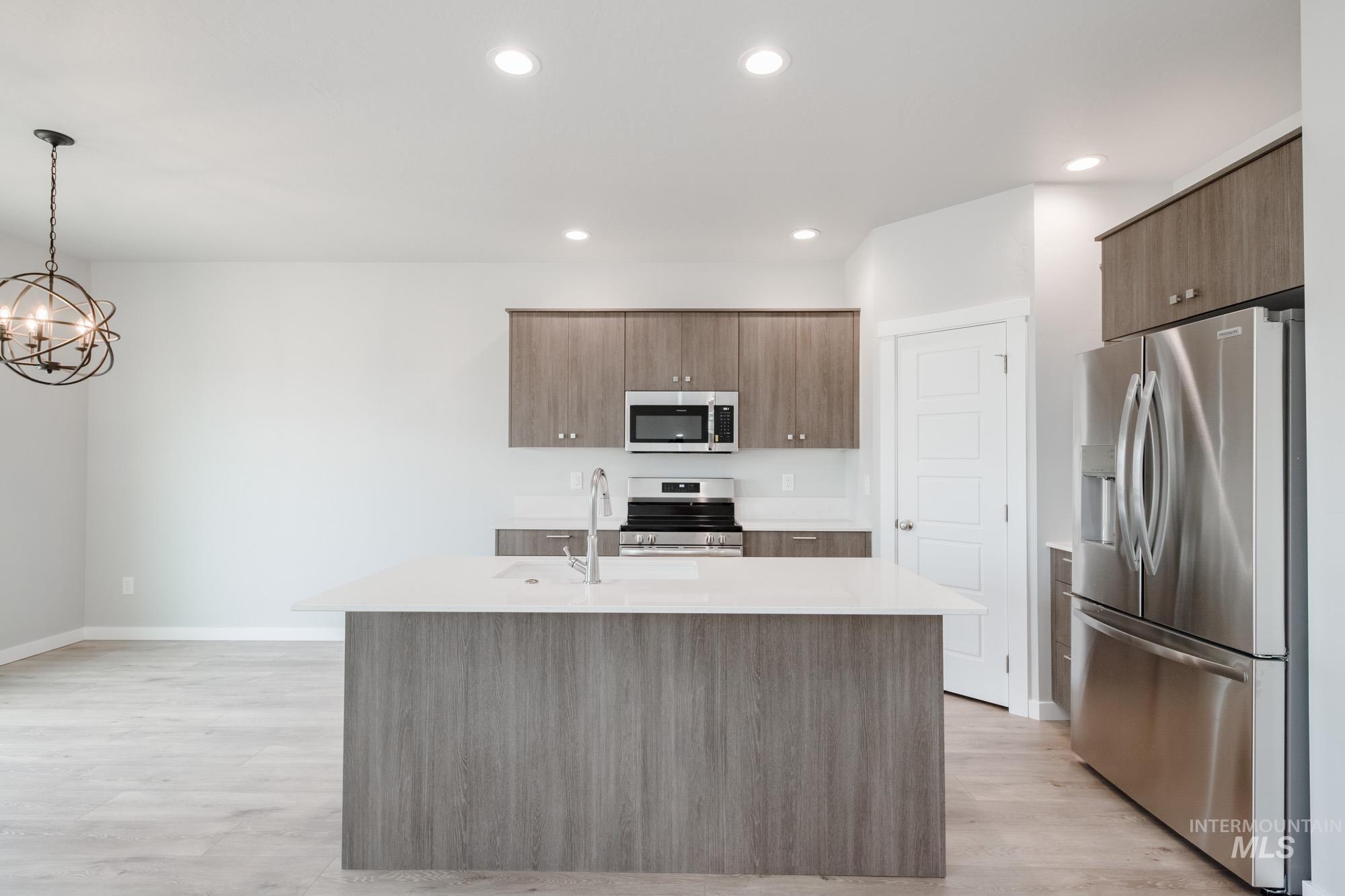 3440 W Morere Dr Property Photo 5