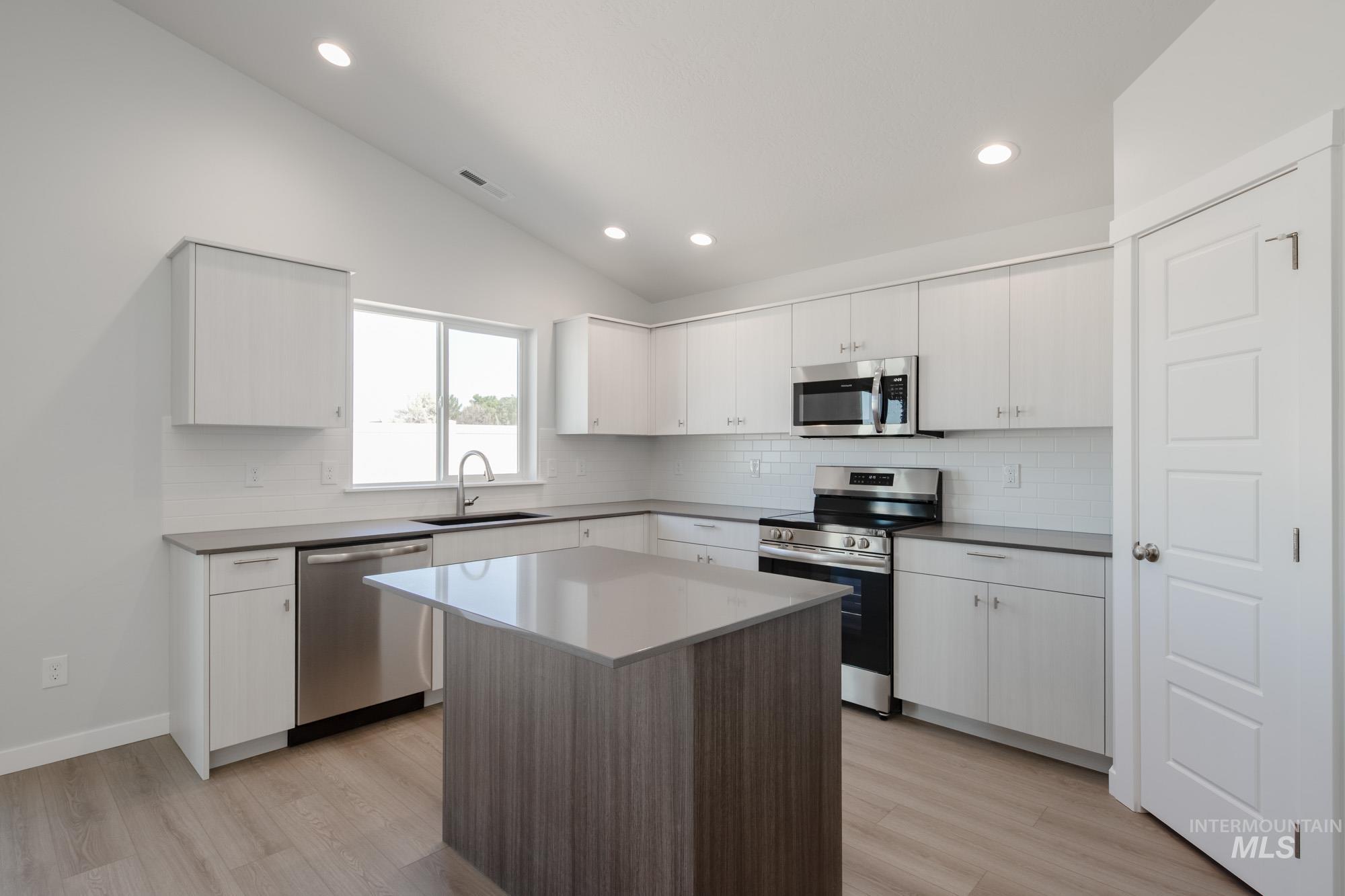 3424 W Morere Dr Property Photo 4