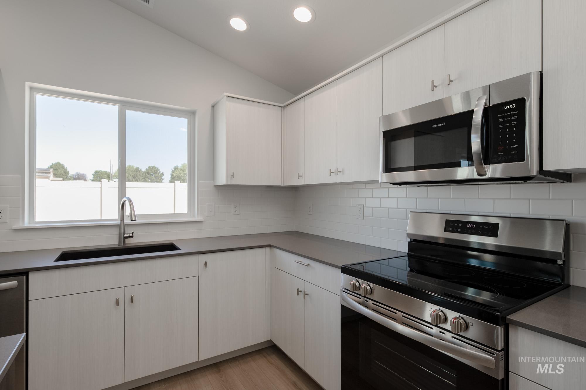 3424 W Morere Dr Property Photo 7