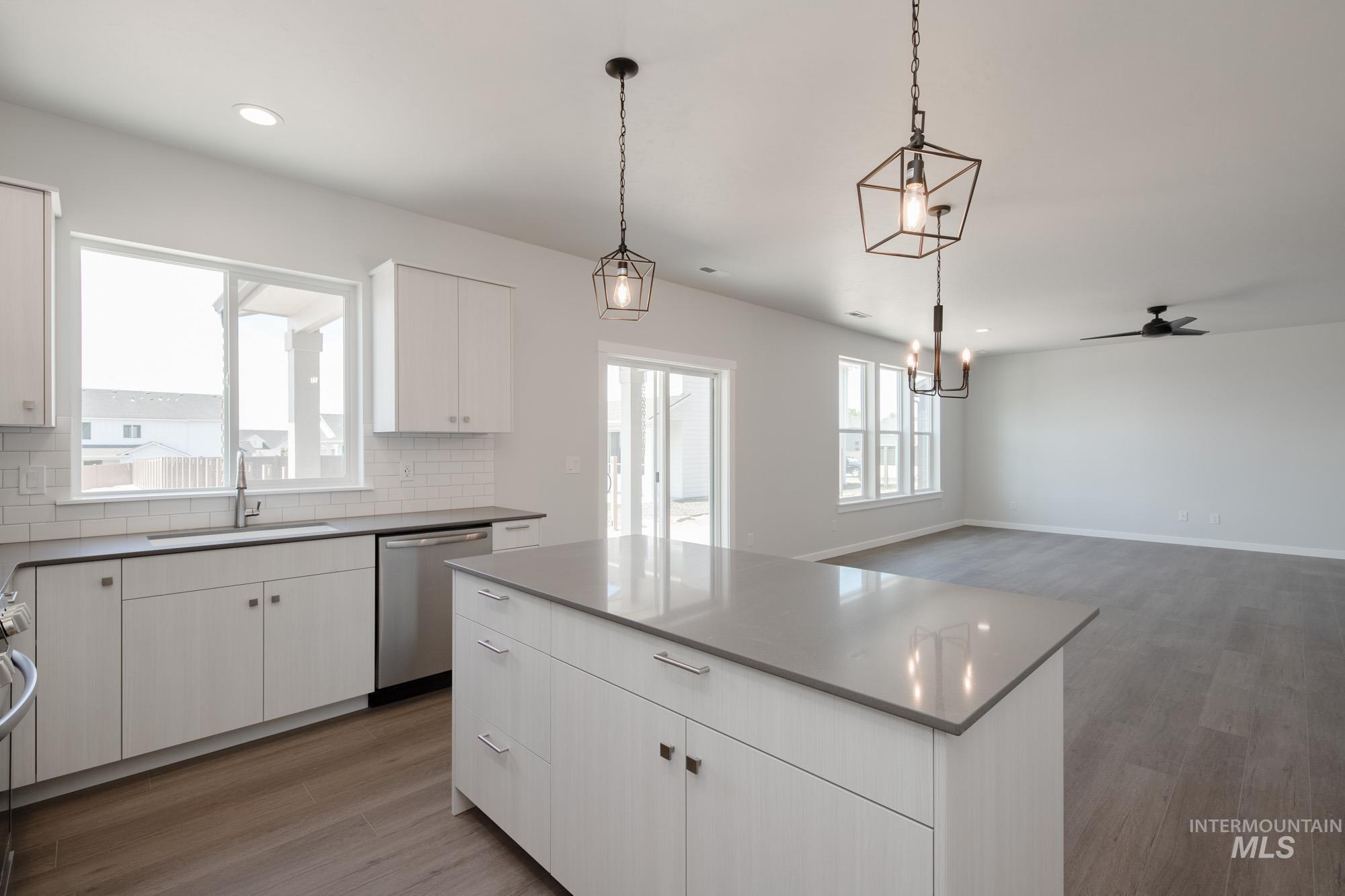 6447 S Sunfish Way Property Photo 8