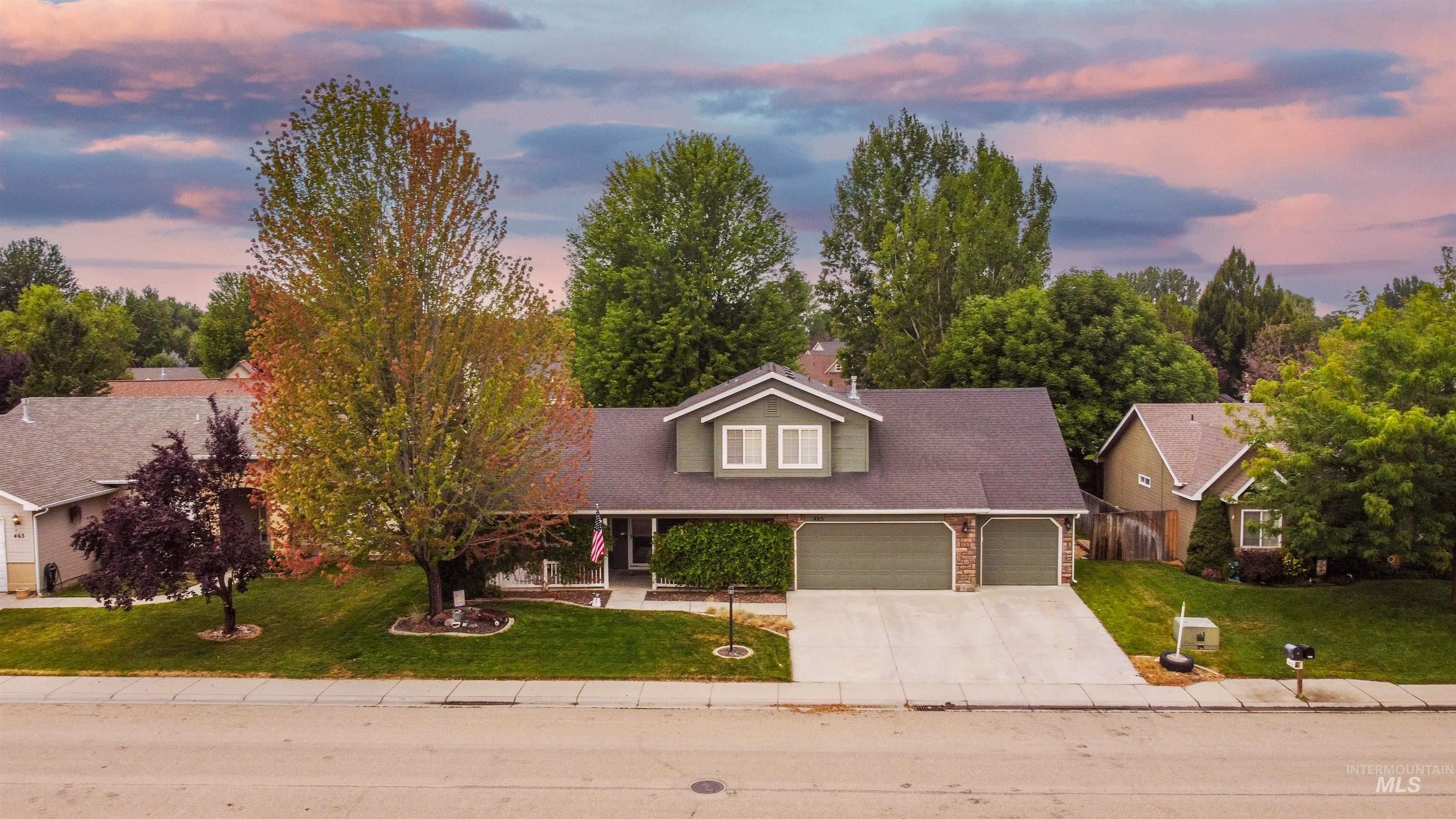 485 N Nebula Property Photo 1