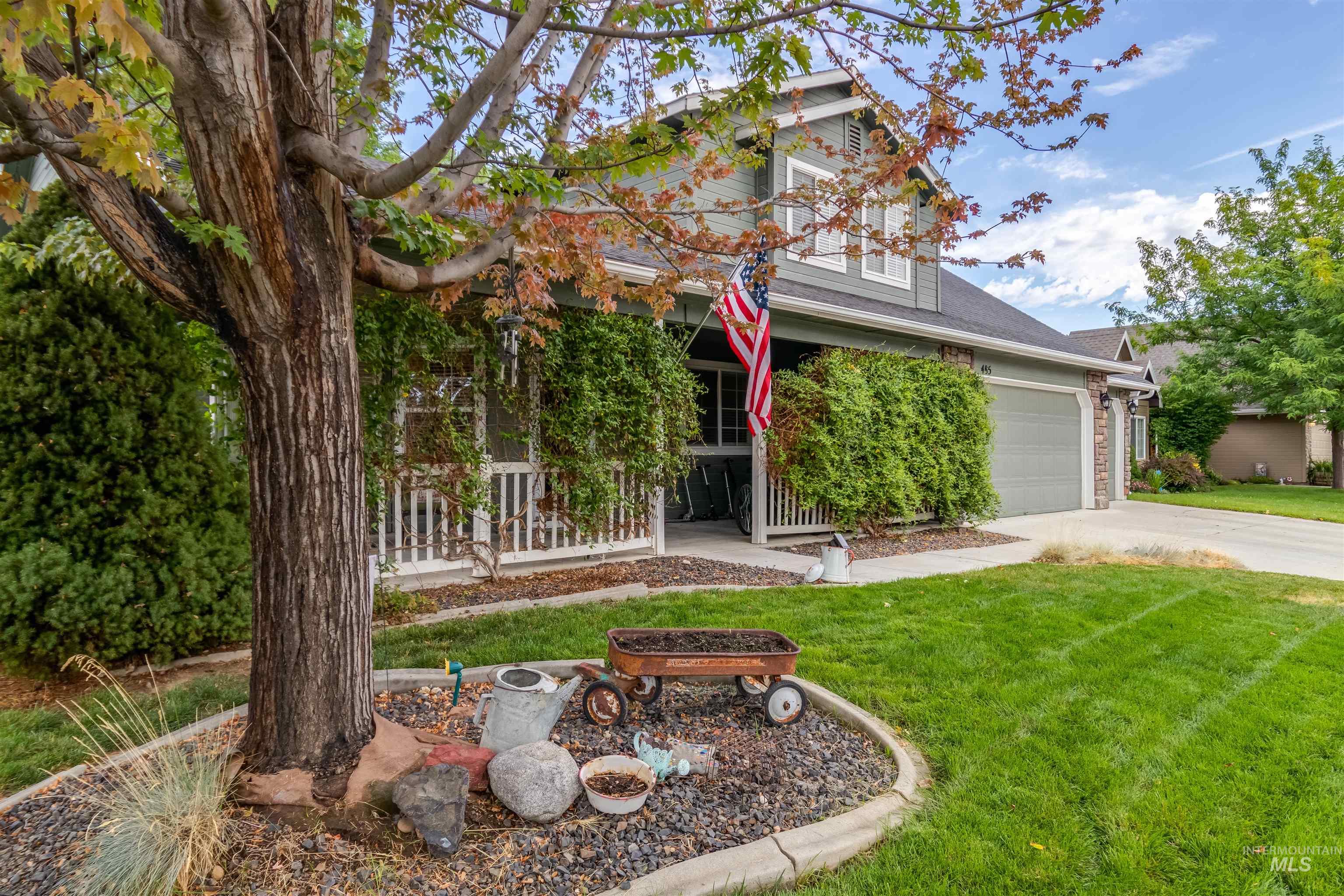 485 N Nebula Property Photo 2