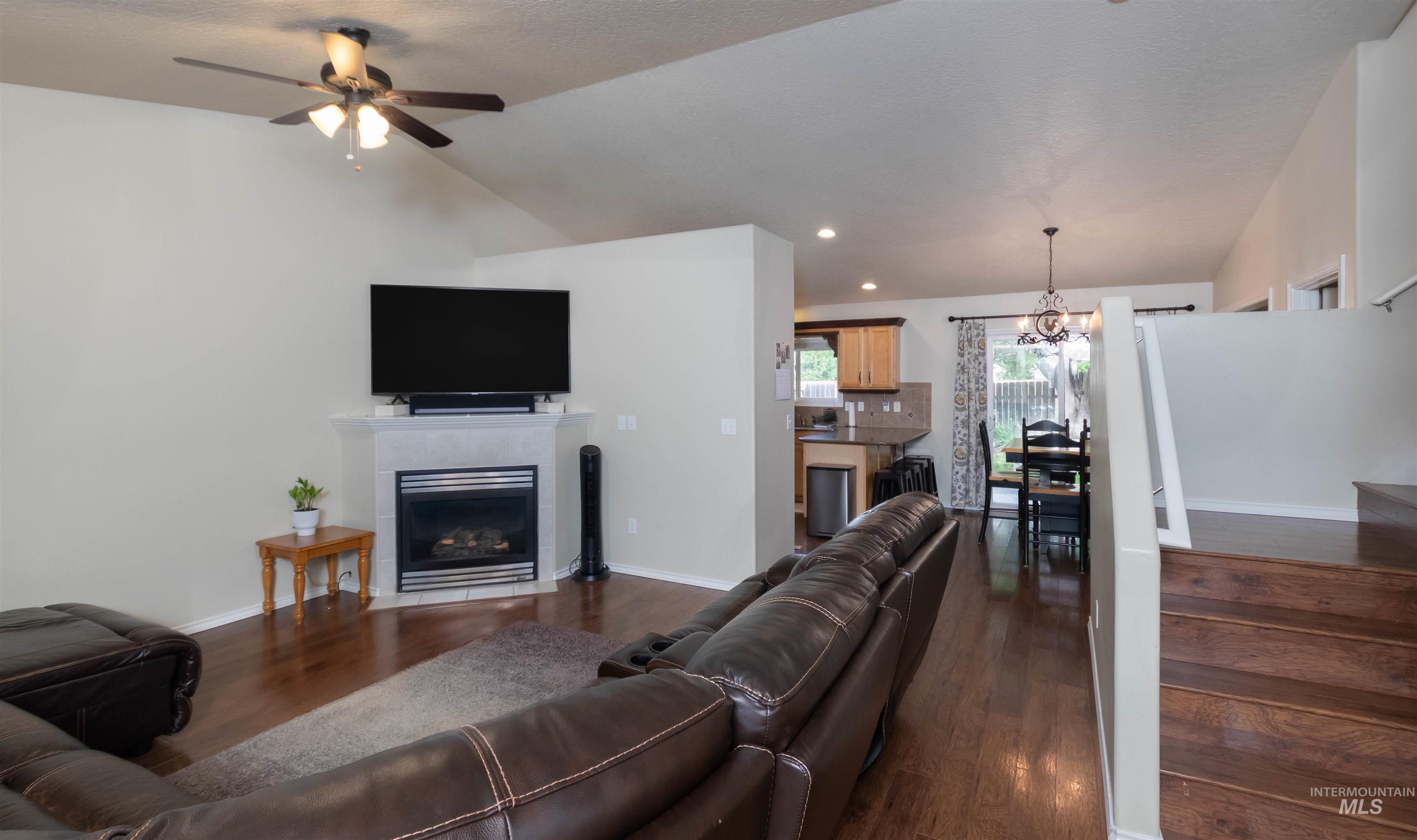 485 N Nebula Property Photo 3