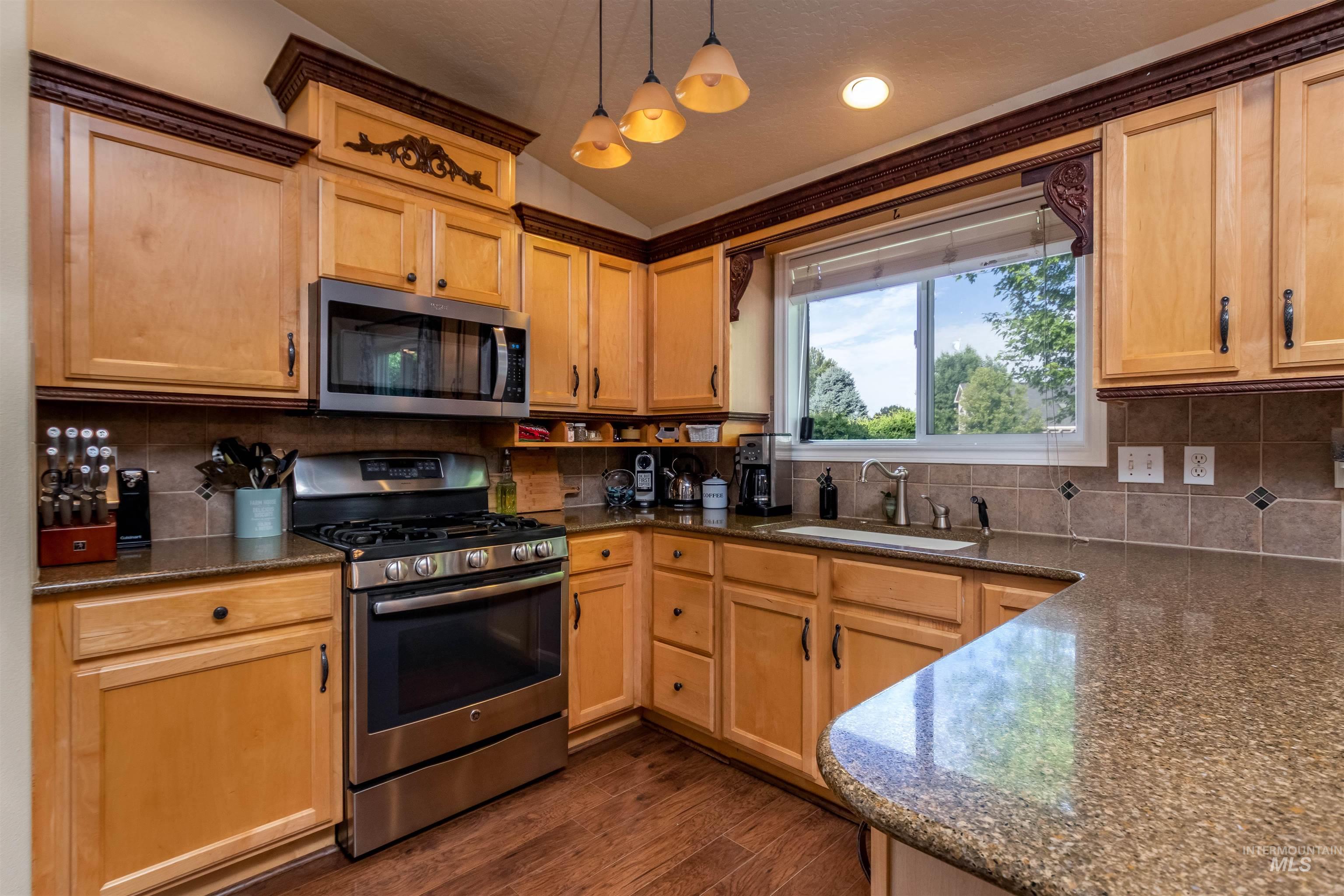 485 N Nebula Property Photo 7