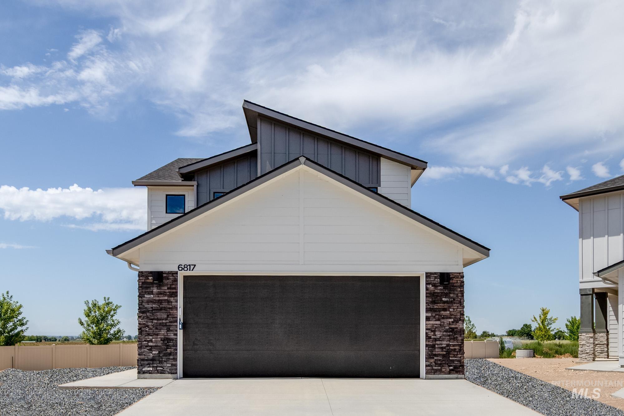 6817 S Old Farm Ave Property Photo 1