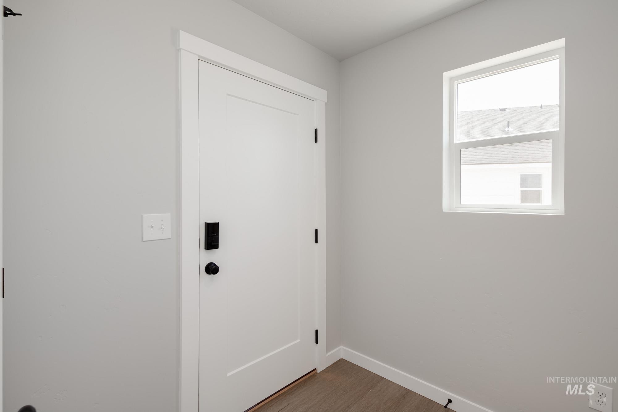 6817 S Old Farm Ave Property Photo 3