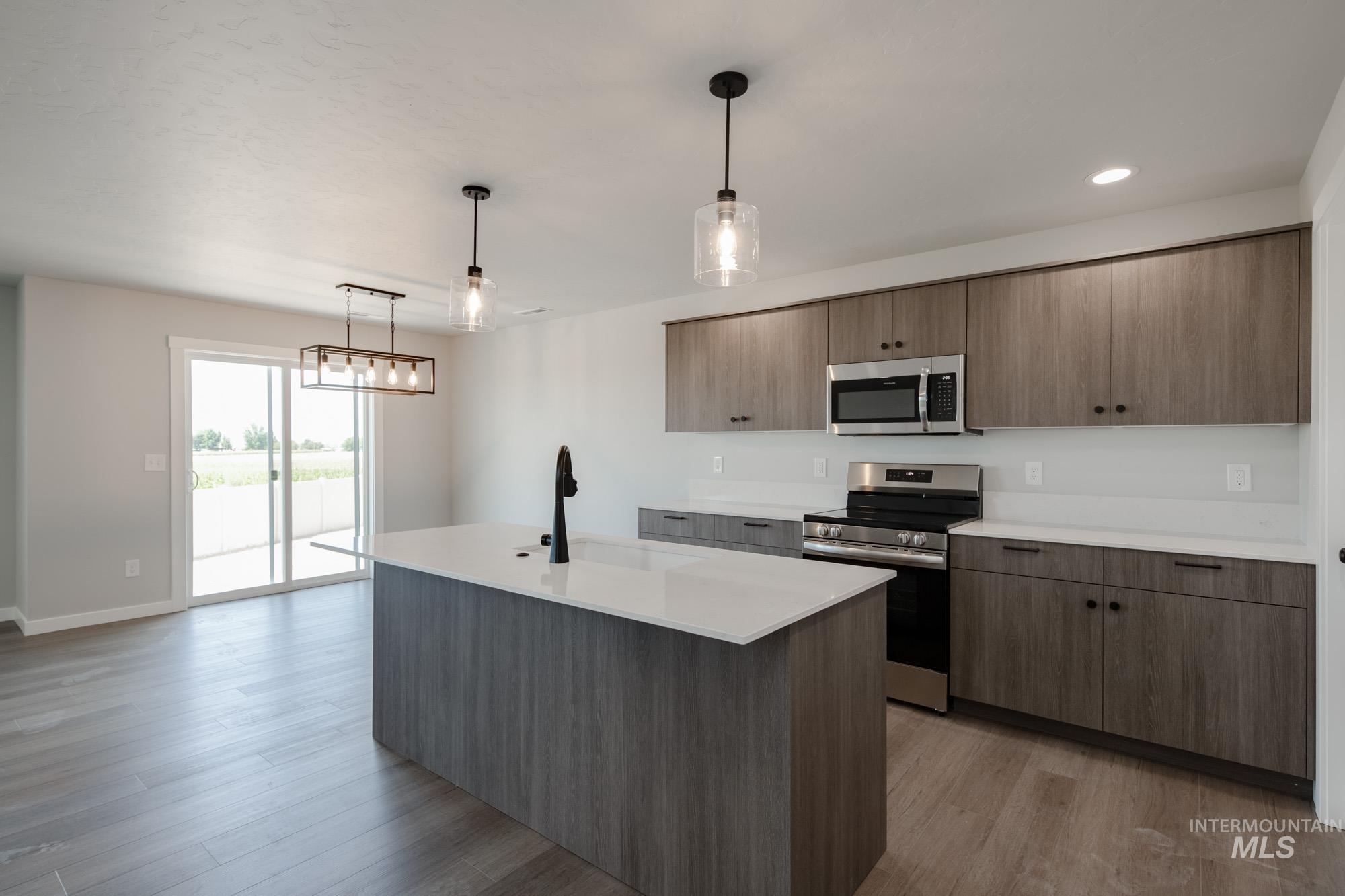 6817 S Old Farm Ave Property Photo 4