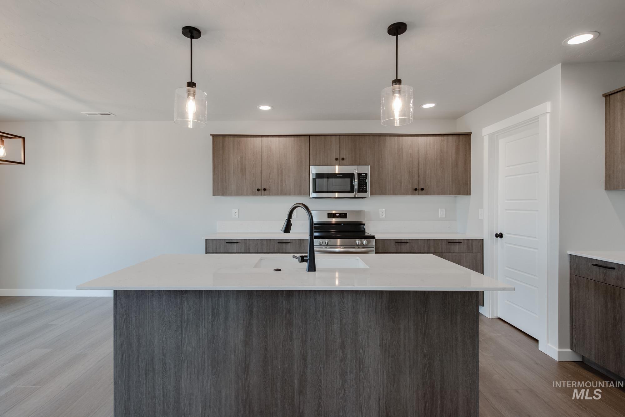 6817 S Old Farm Ave Property Photo 5