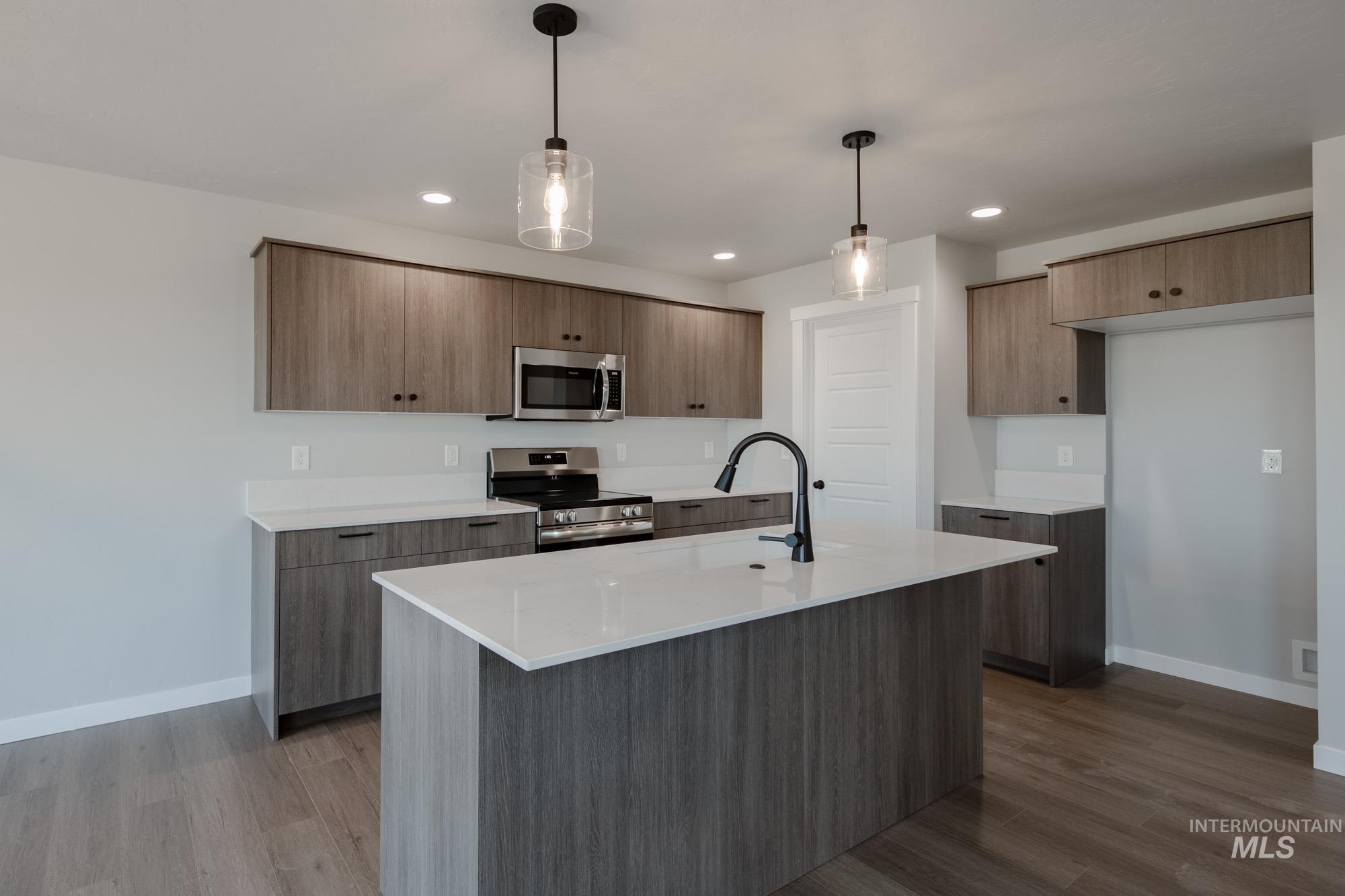 6817 S Old Farm Ave Property Photo 6