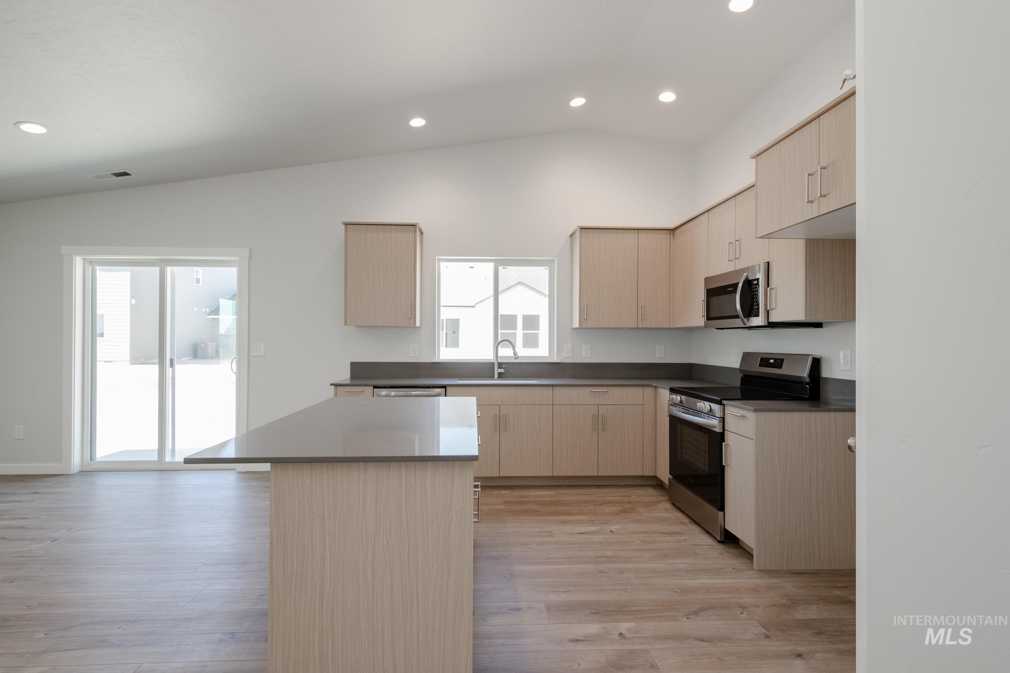 16753 Sentinel Ave Property Photo 8