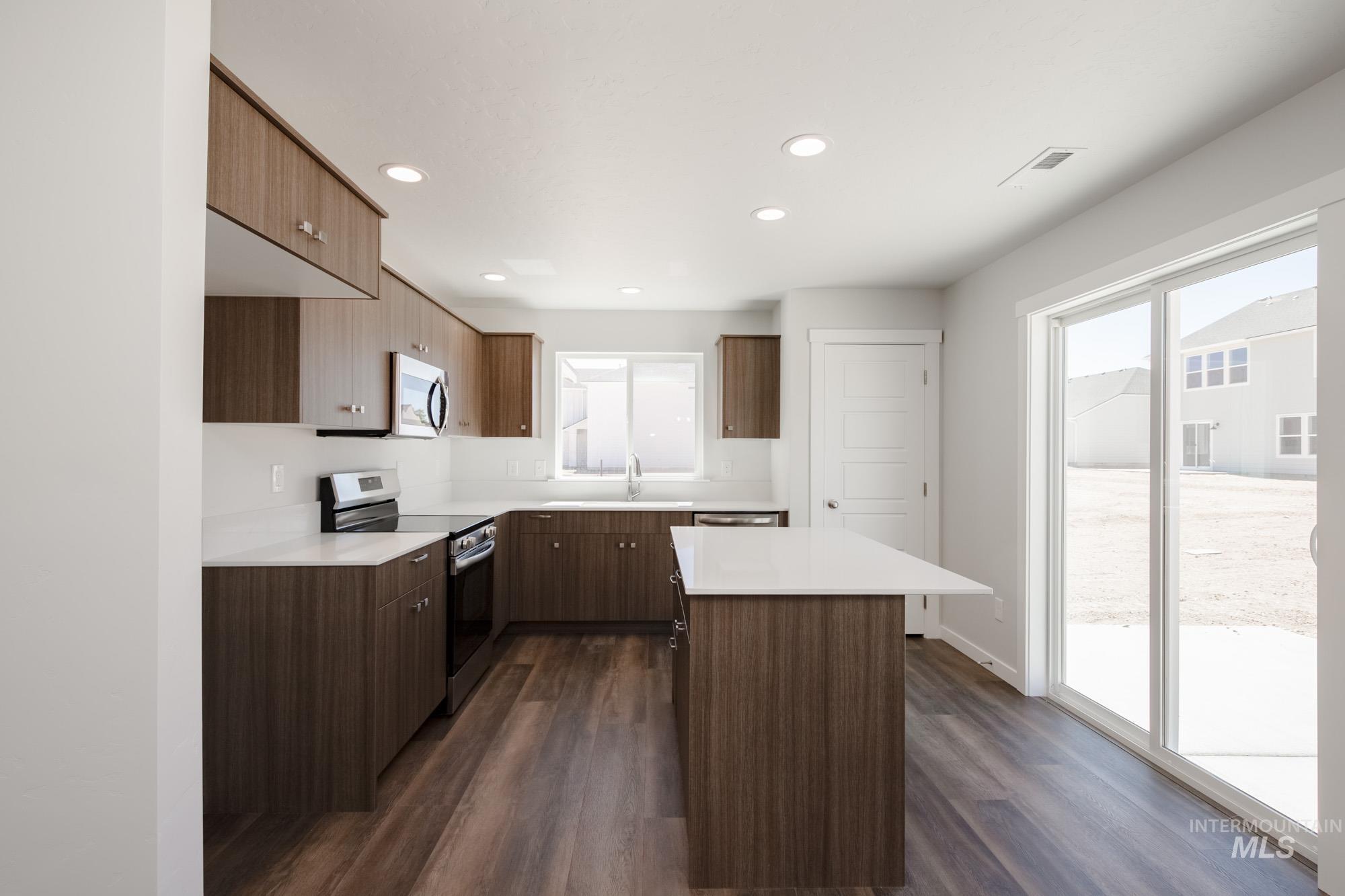 16739 Sentinel Ave Property Photo 4