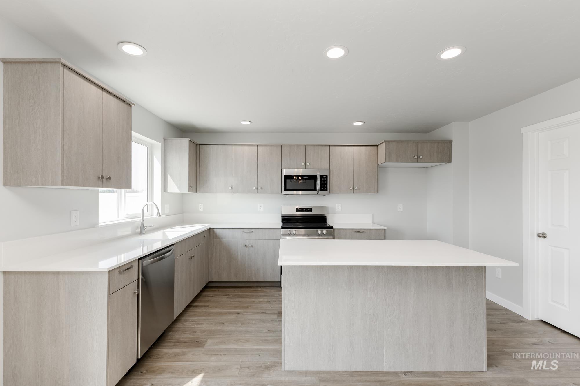 13377 Regrade St Property Photo 5