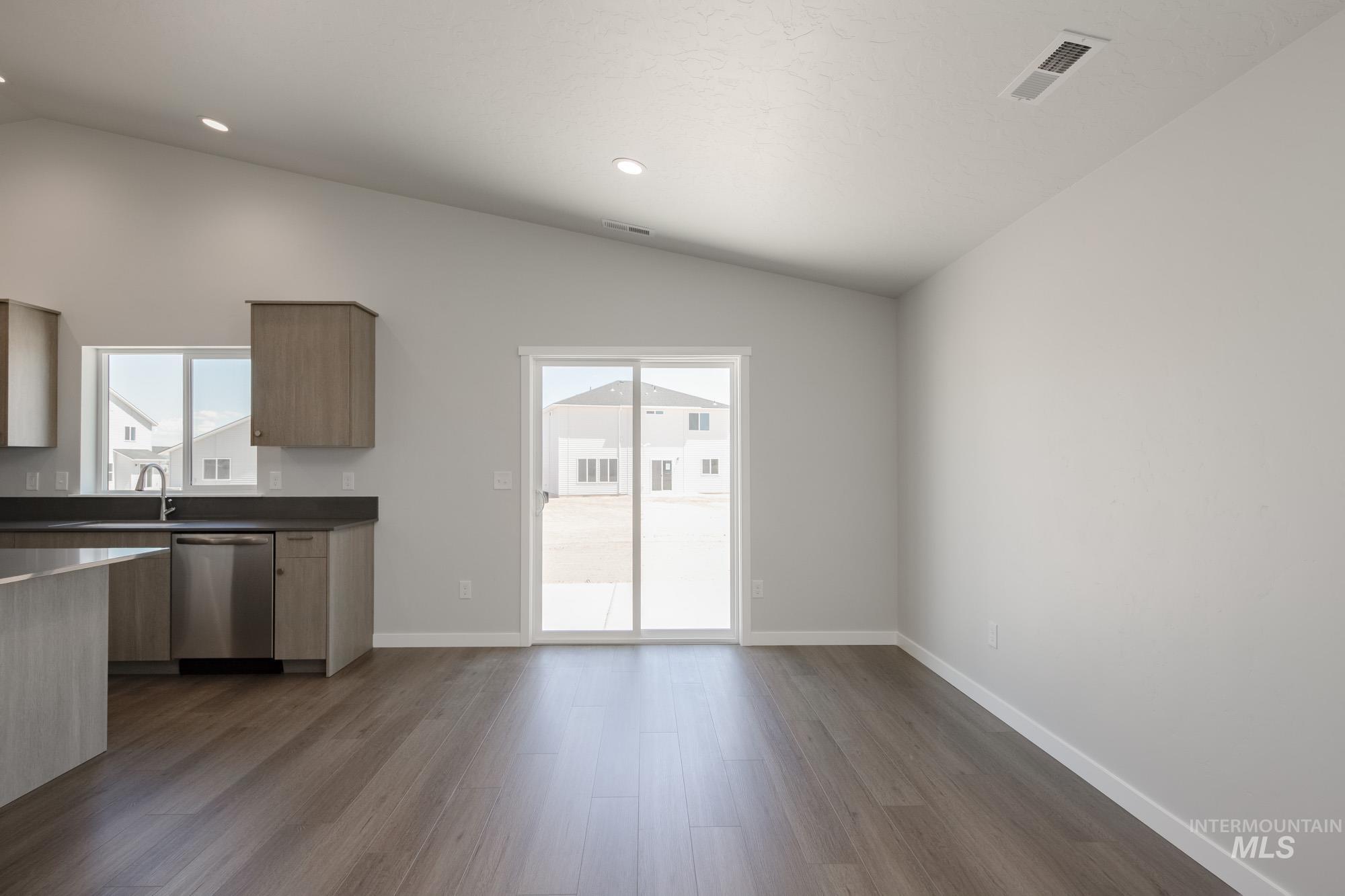 16272 Fill Ave Property Photo 10