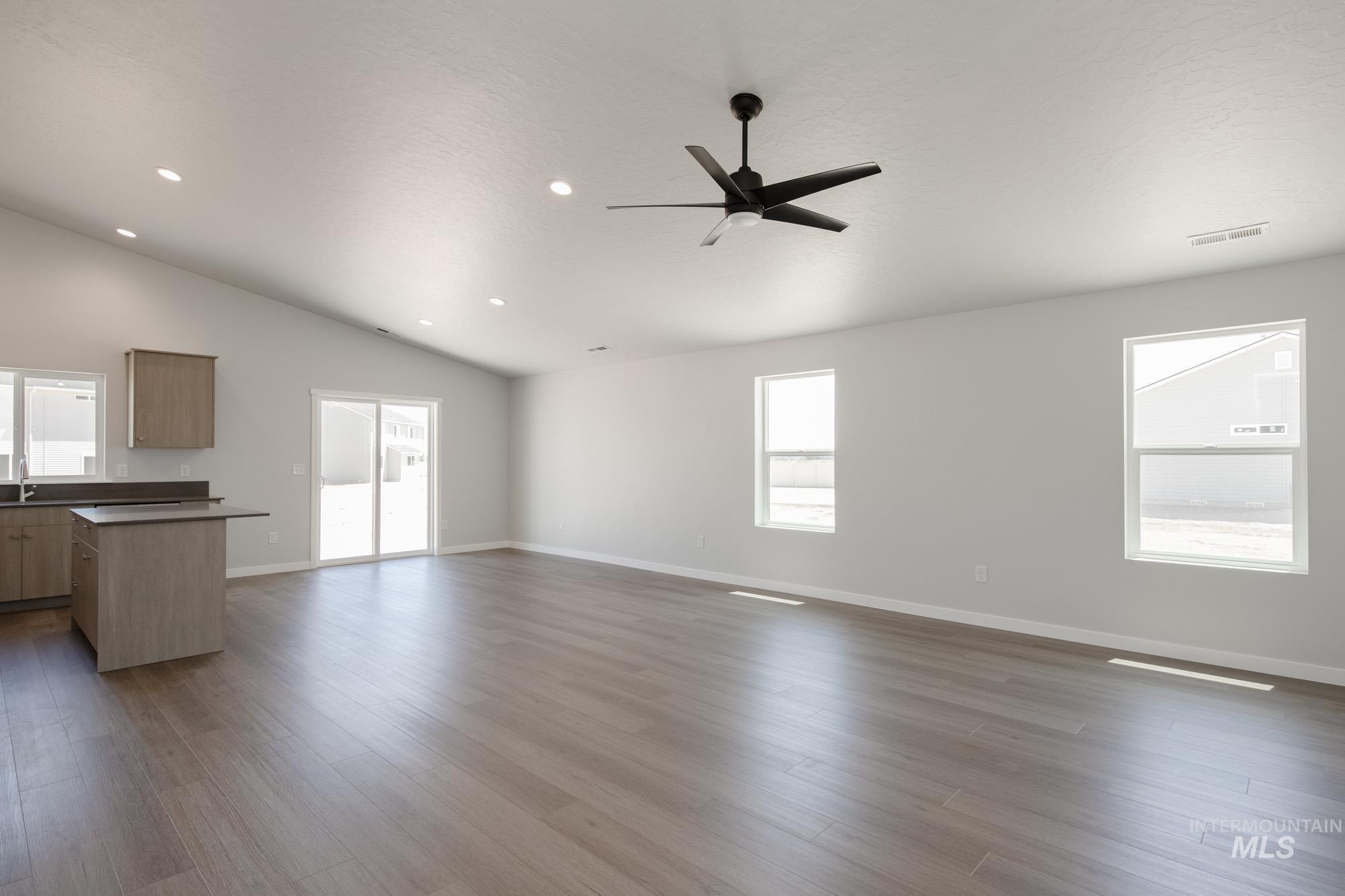 16272 Fill Ave Property Photo 14