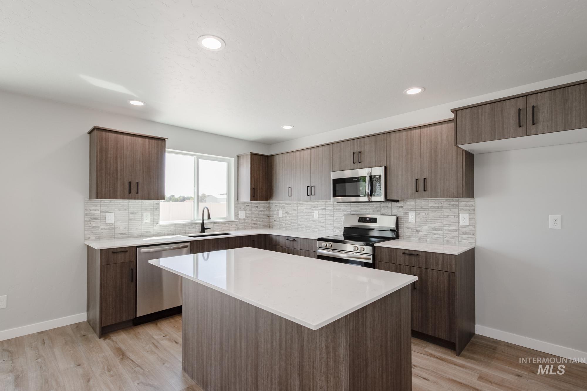 5328 Castleton Ave Property Photo 4