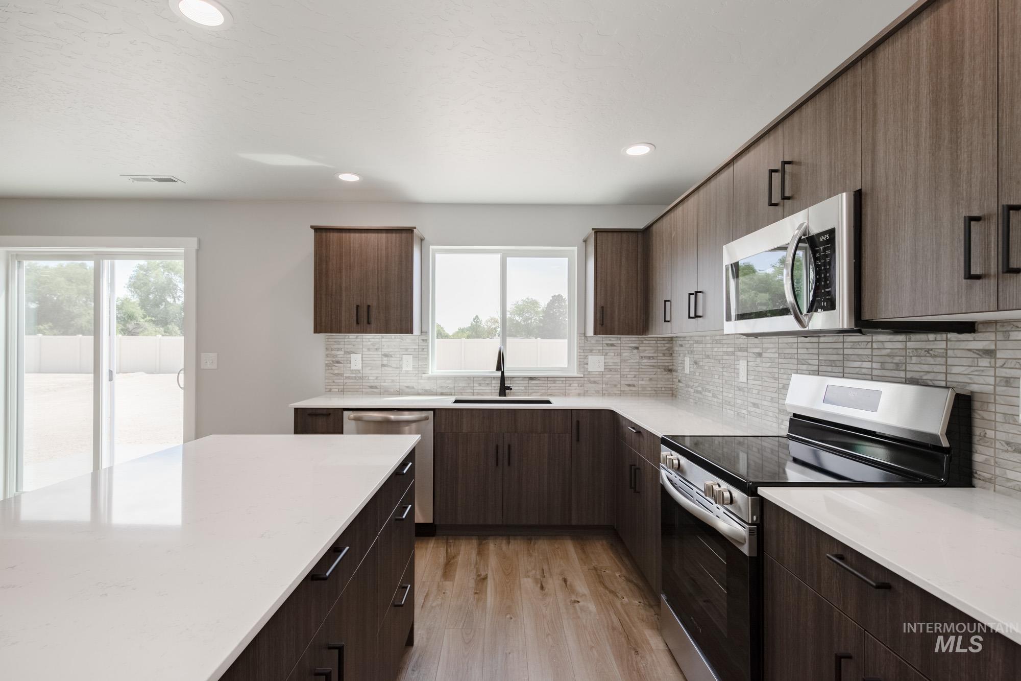 5328 Castleton Ave Property Photo 5