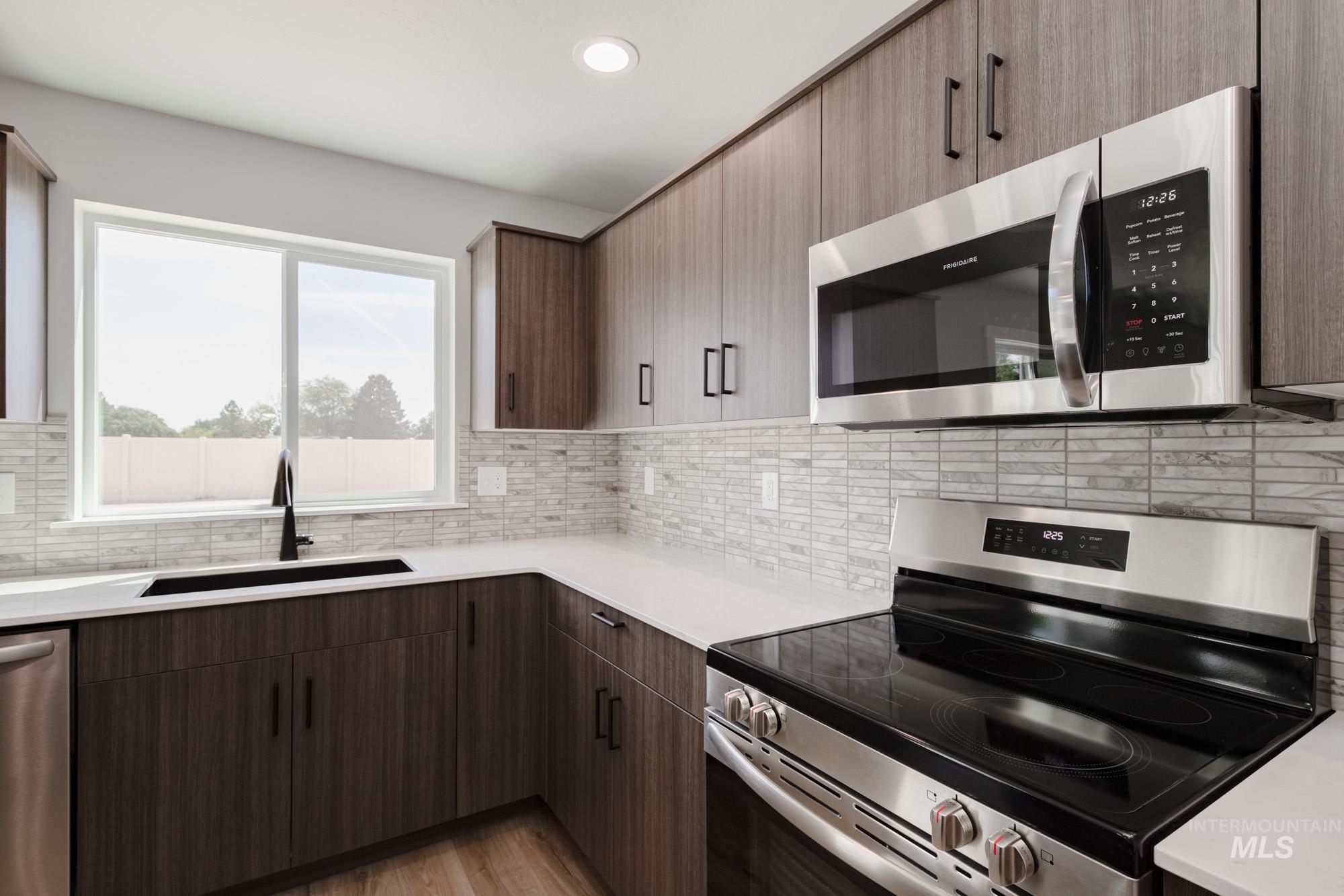 5328 Castleton Ave Property Photo 7