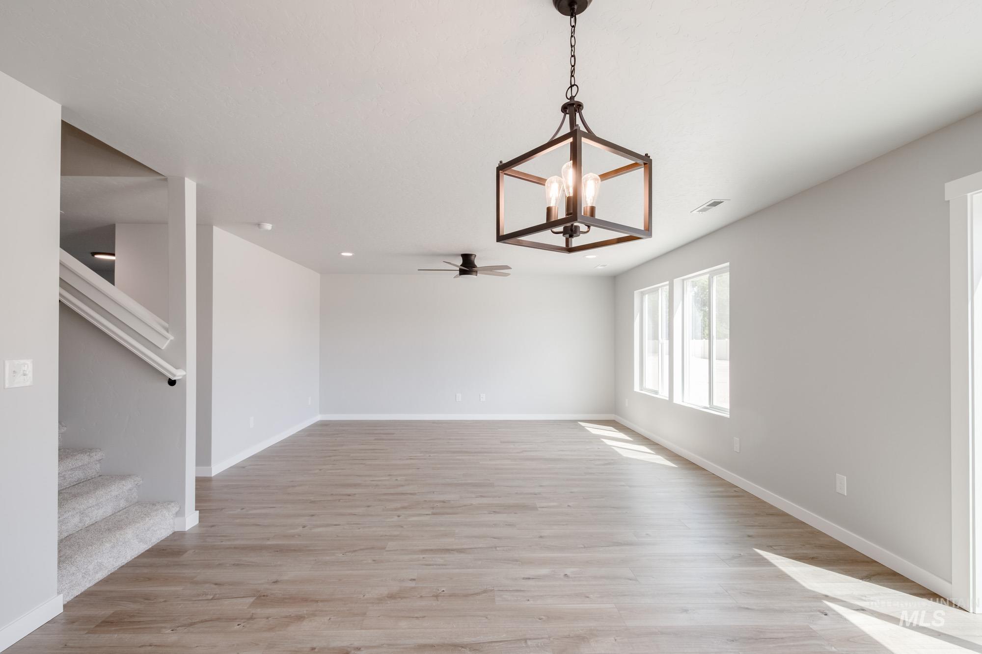 5328 Castleton Ave Property Photo 8