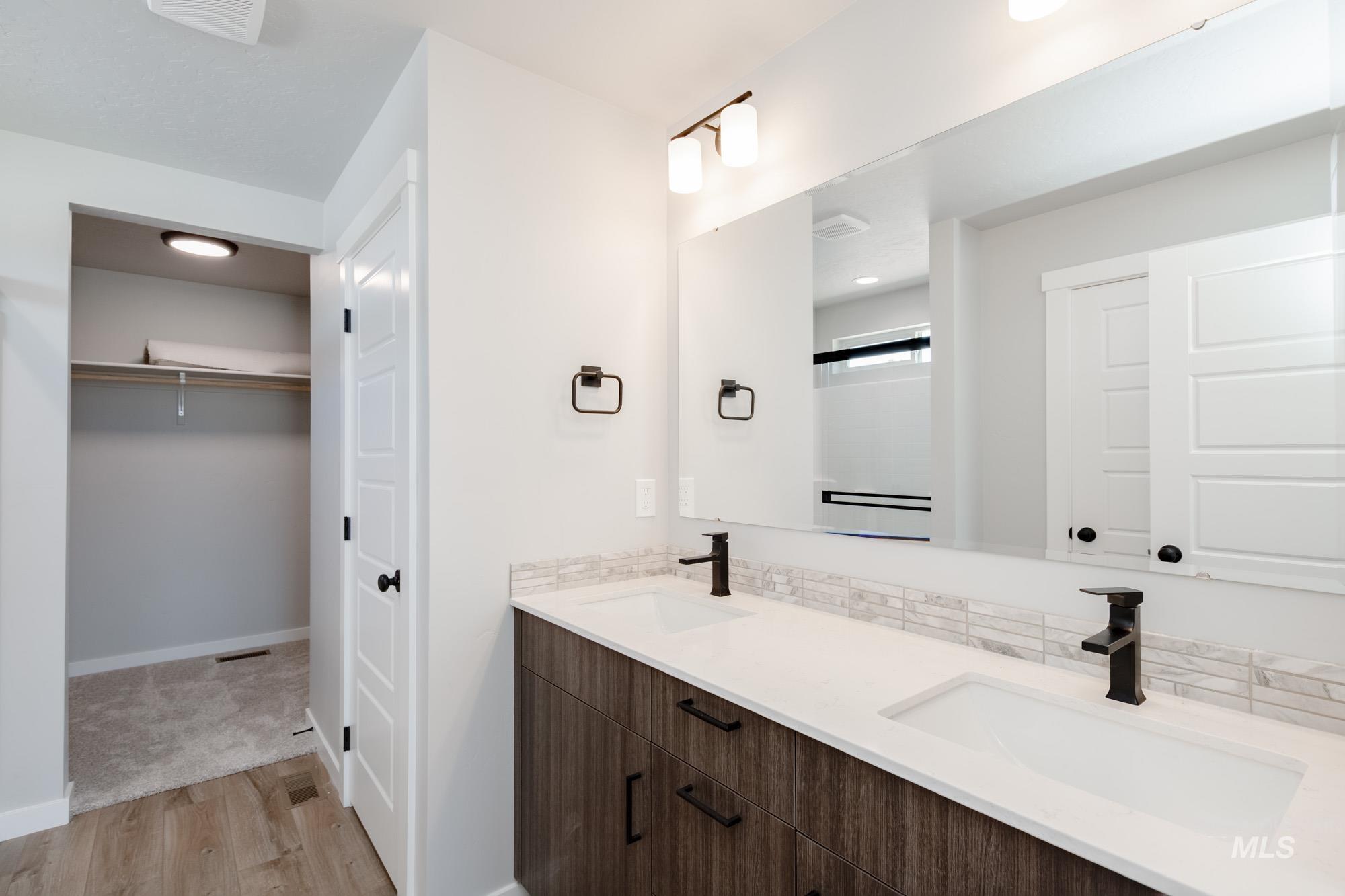 5328 Castleton Ave Property Photo 20