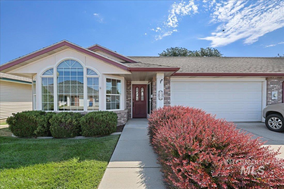 124 Country Lane Loop Property Photo 1