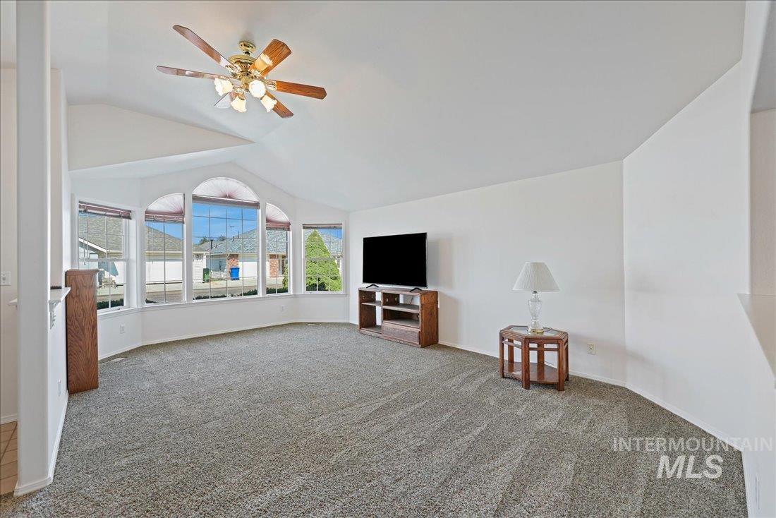 124 Country Lane Loop Property Photo 4