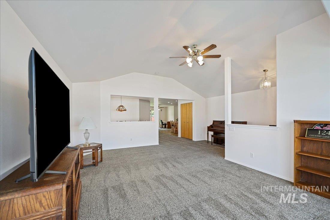 124 Country Lane Loop Property Photo 5