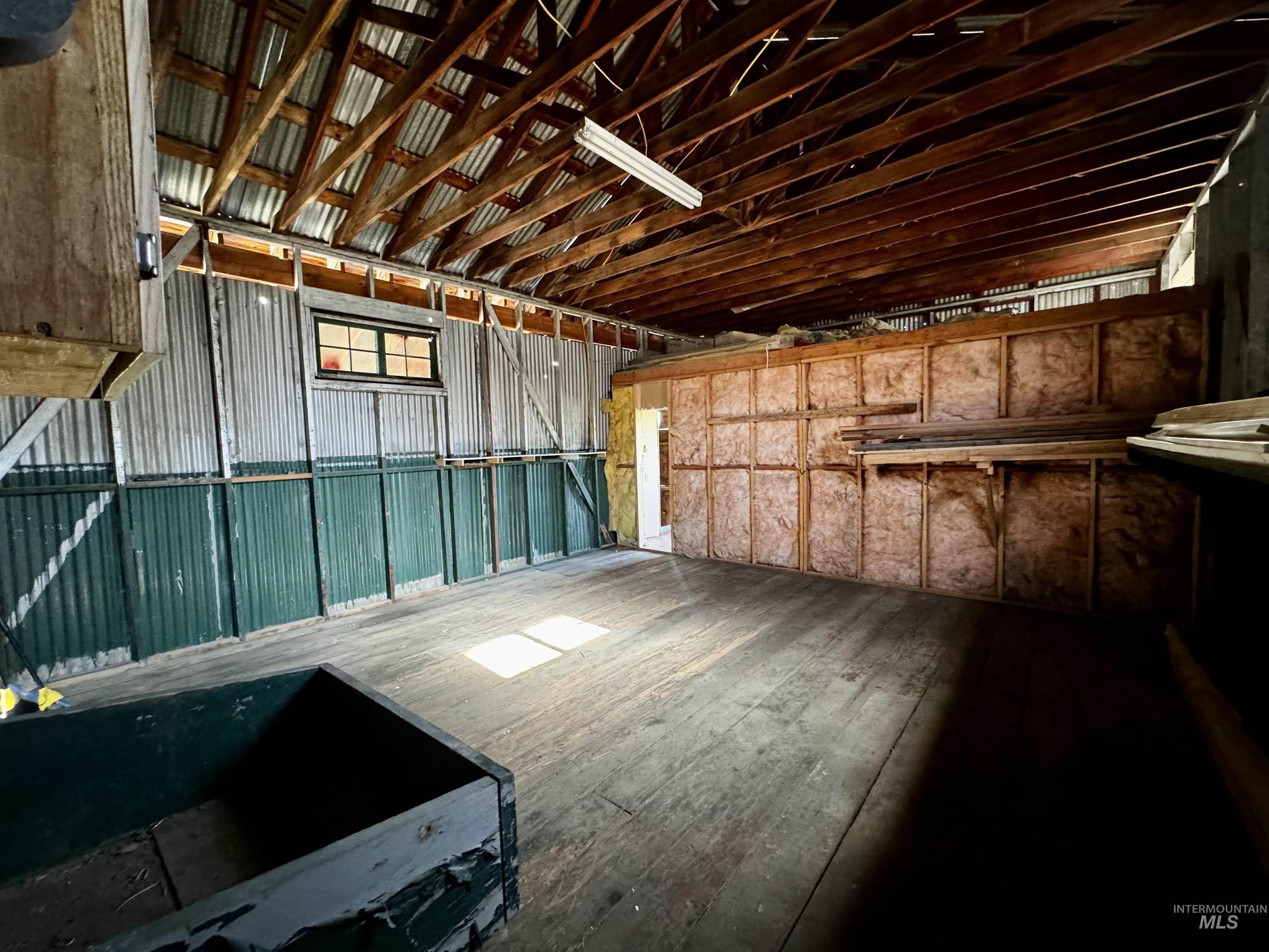 101 2nd St E Property Photo 9