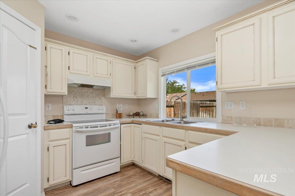 5656 S Snapdragon Pl Property Photo 9