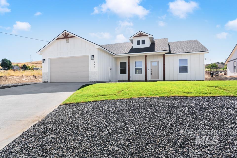 881 S Iowa Property Photo 3