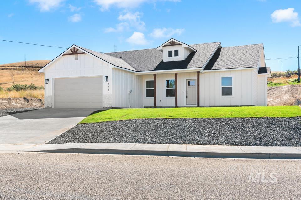 881 S Iowa Property Photo 4