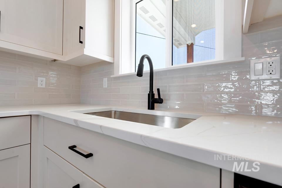 881 S Iowa Property Photo 17