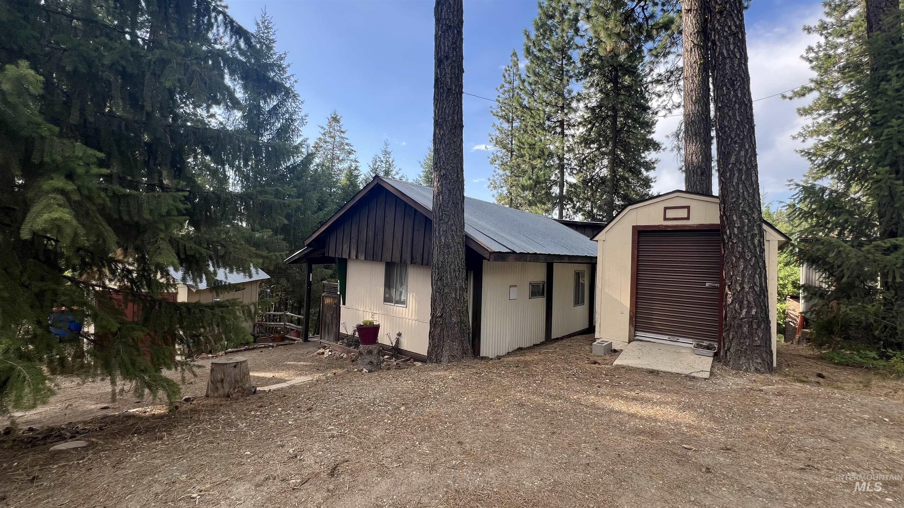 227 Holiday Dr Property Photo 3