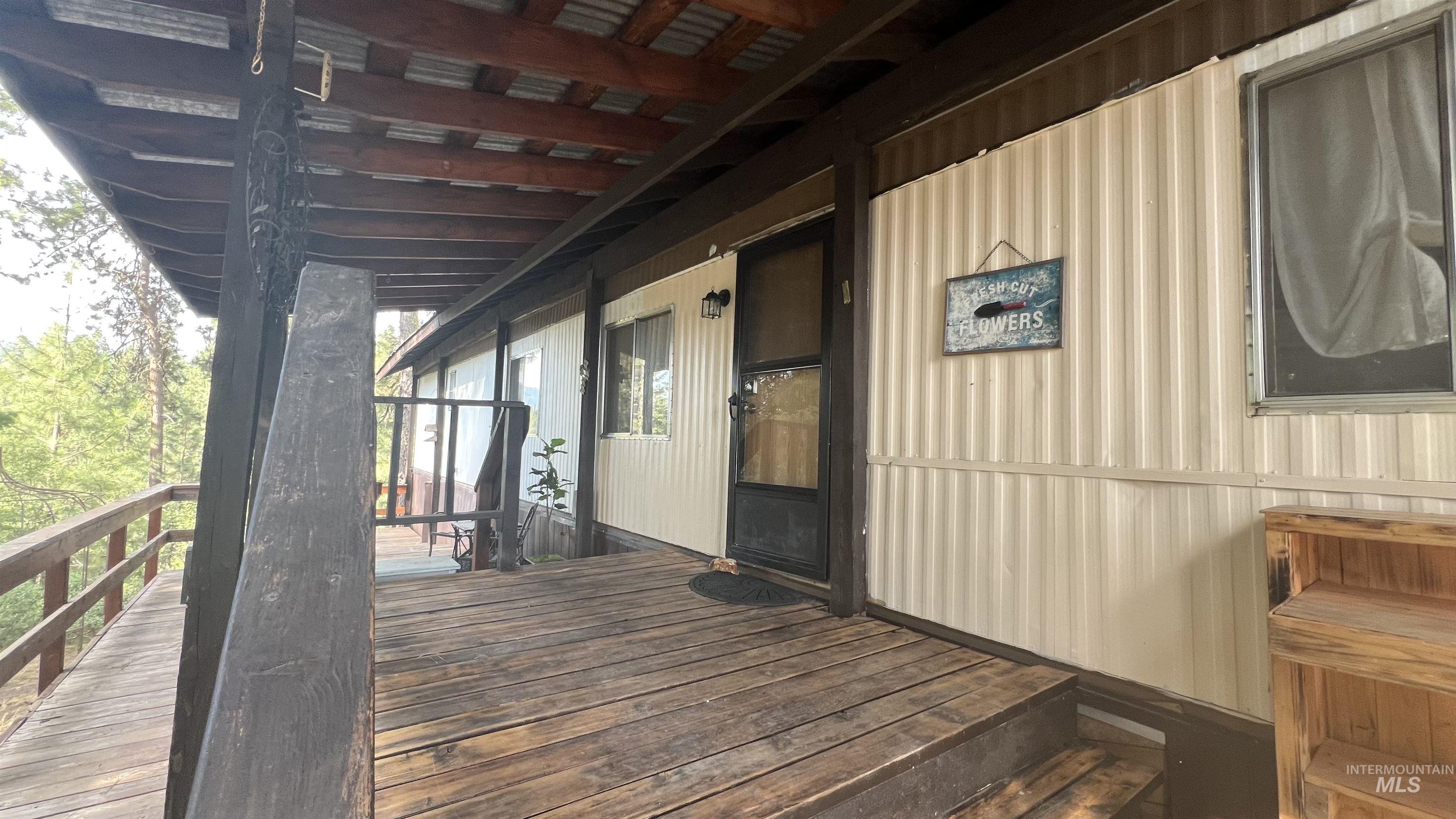 227 Holiday Dr Property Photo 5