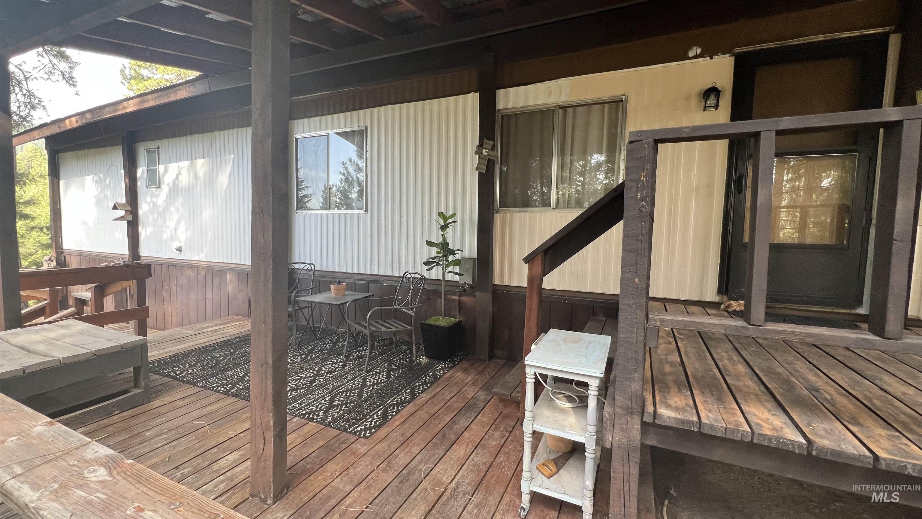 227 Holiday Dr Property Photo 6