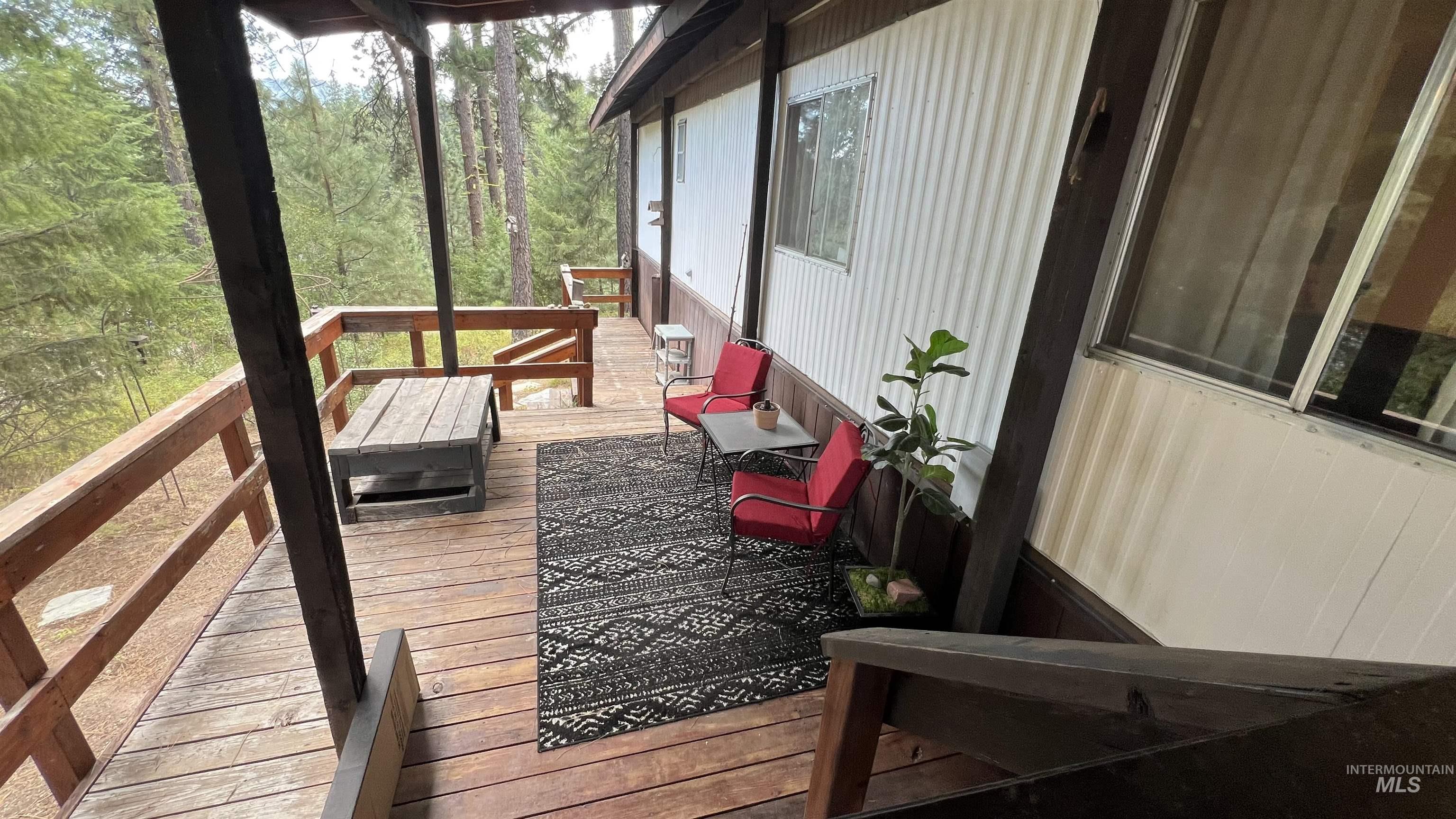 227 Holiday Dr Property Photo 8