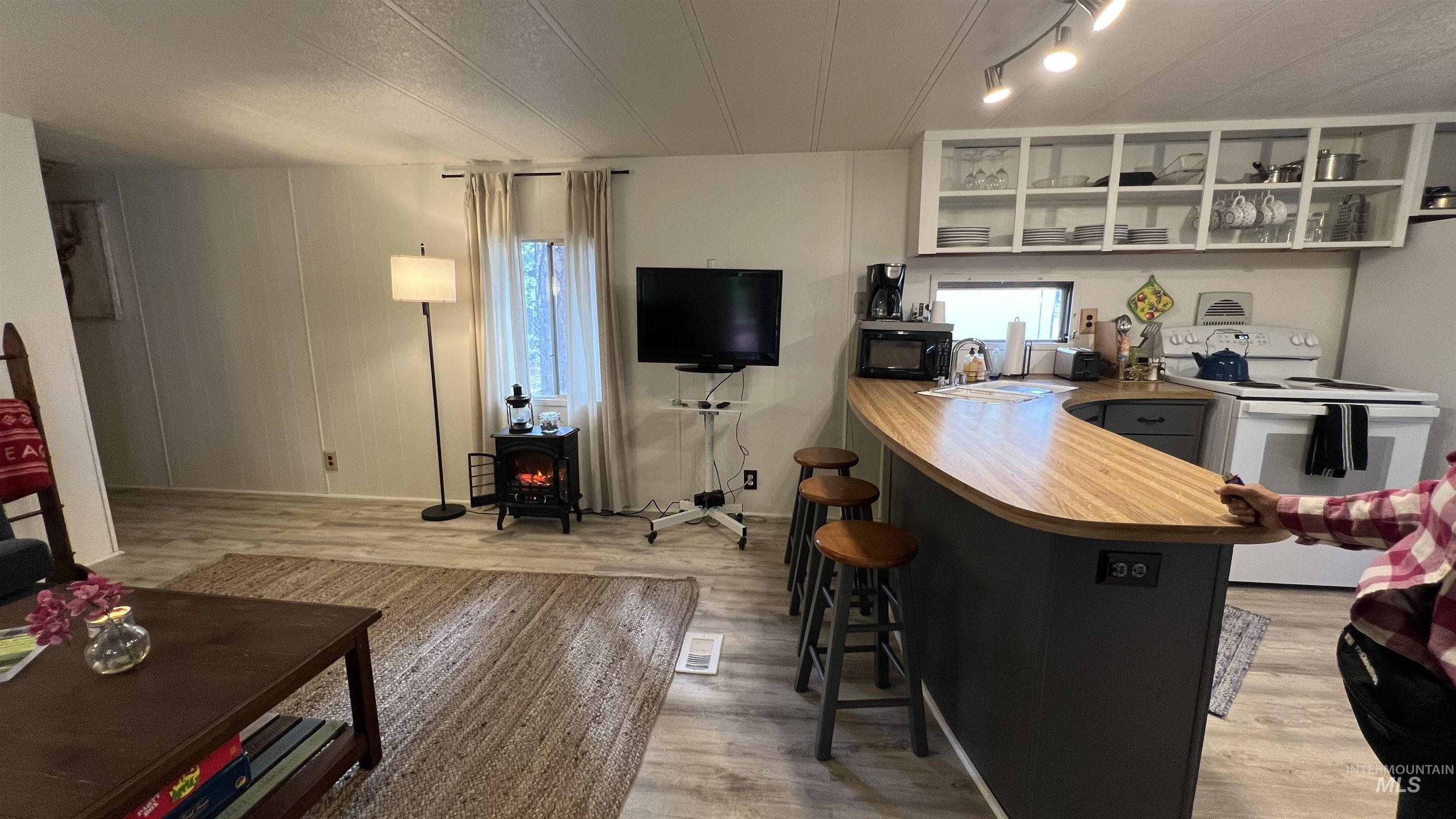 227 Holiday Dr Property Photo 10