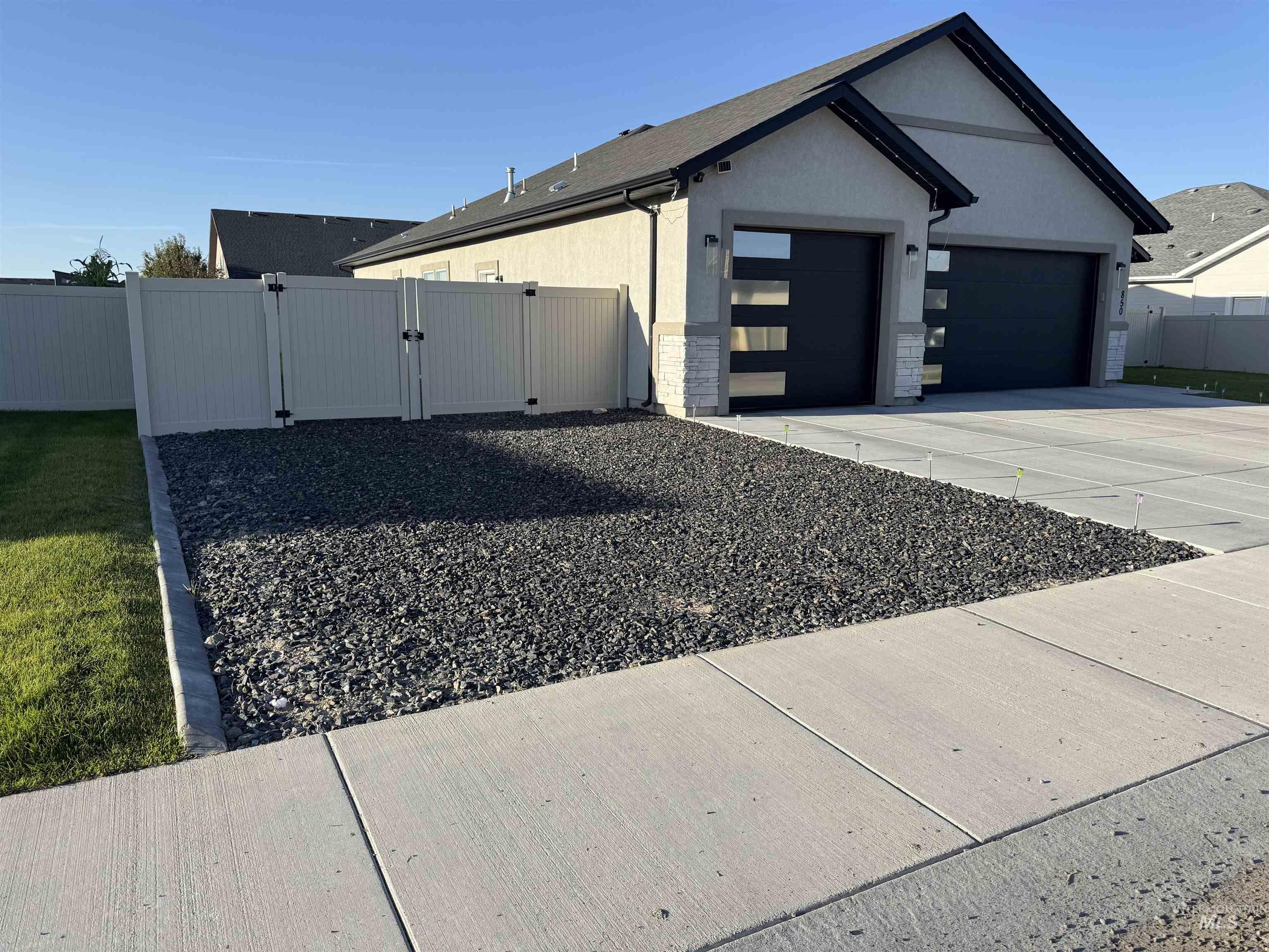 850 Broadmoor Avenue Property Photo 3