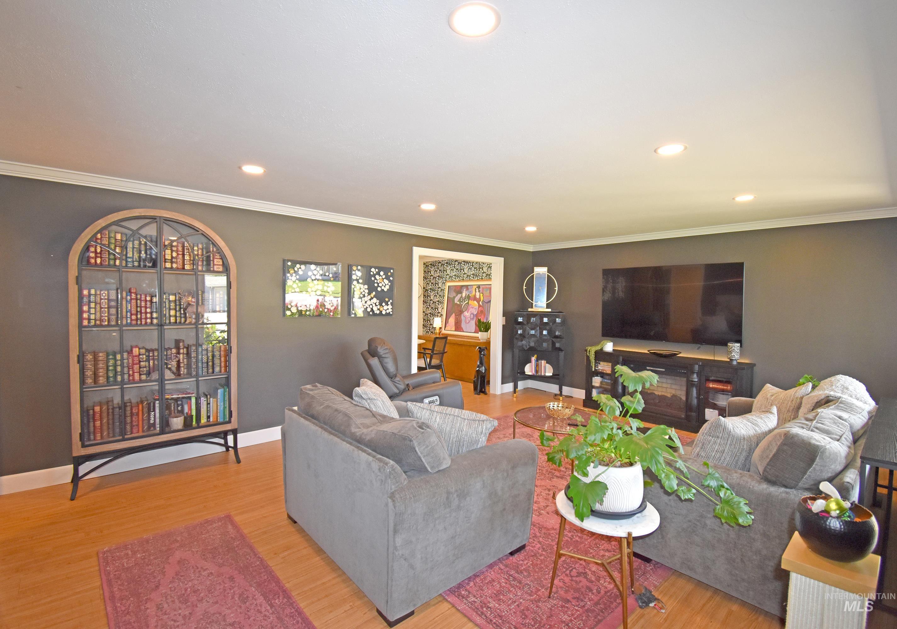 2209 Sunset Drive Property Photo 3