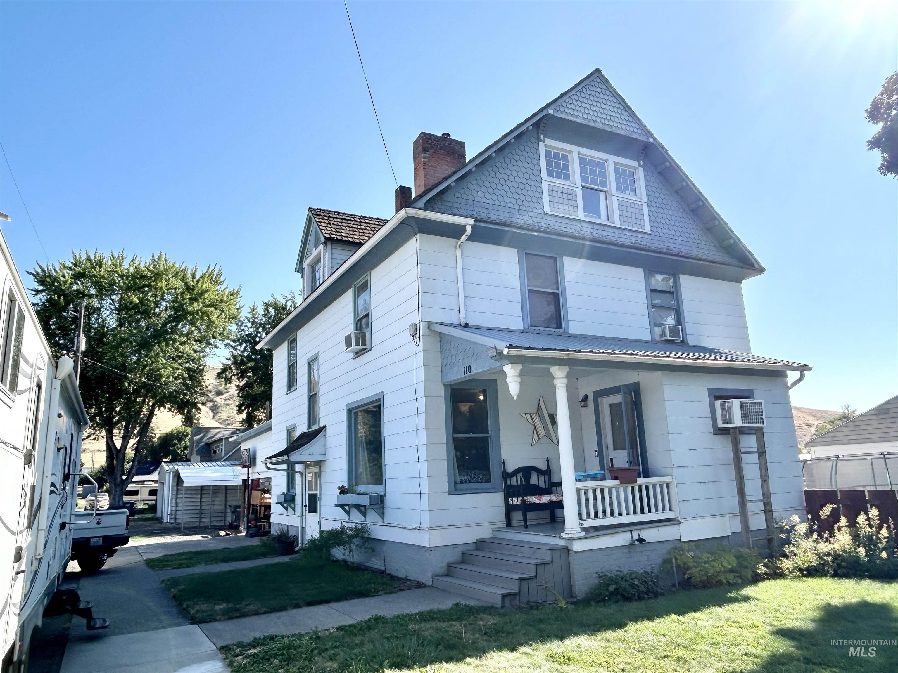 110 S 2nd St. Property Photo 1