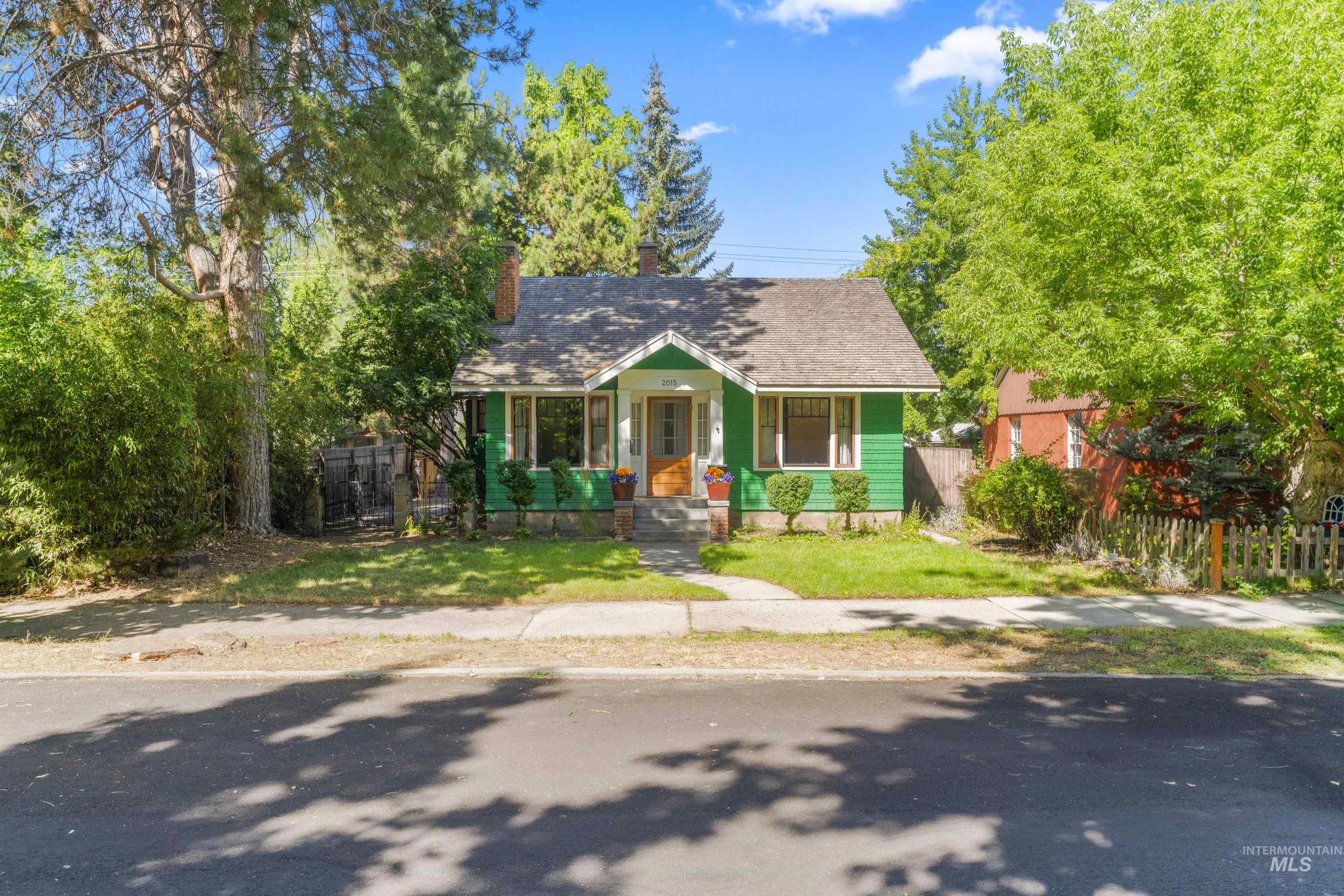 2015 & 2015 1/2 N 19th Property Photo 1