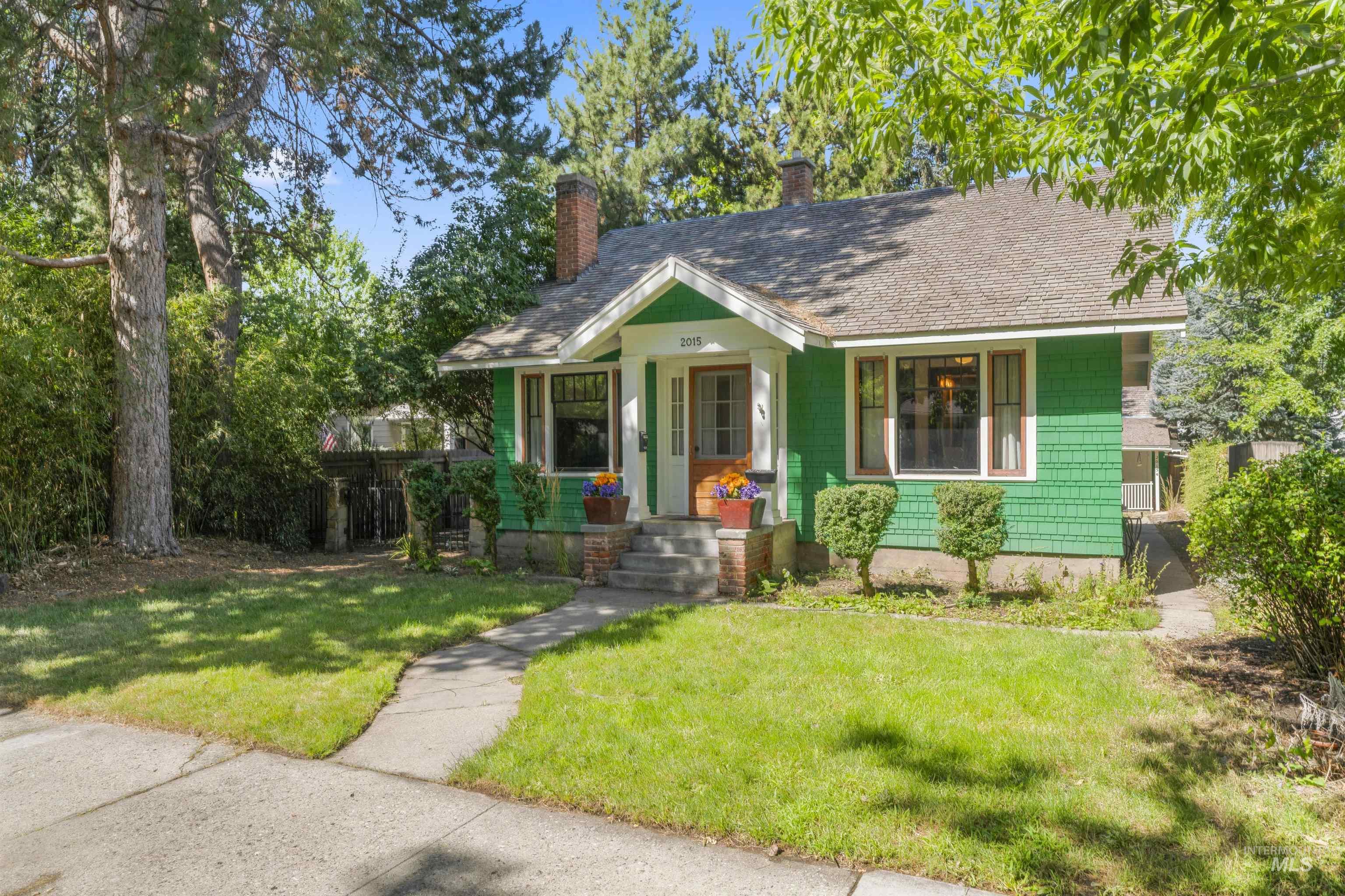 2015 & 2015 1/2 N 19th Property Photo 2