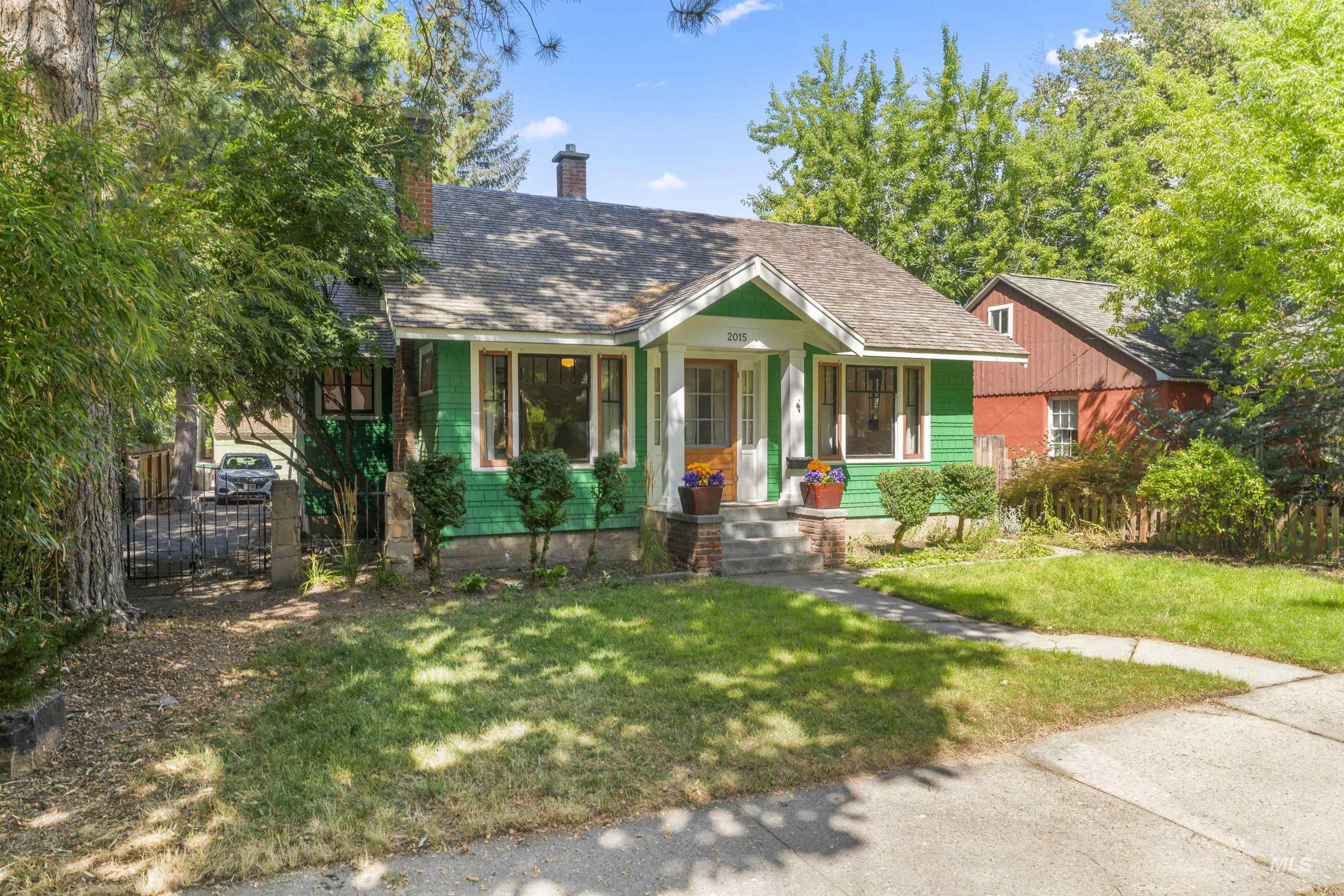 2015 & 2015 1/2 N 19th Property Photo 3
